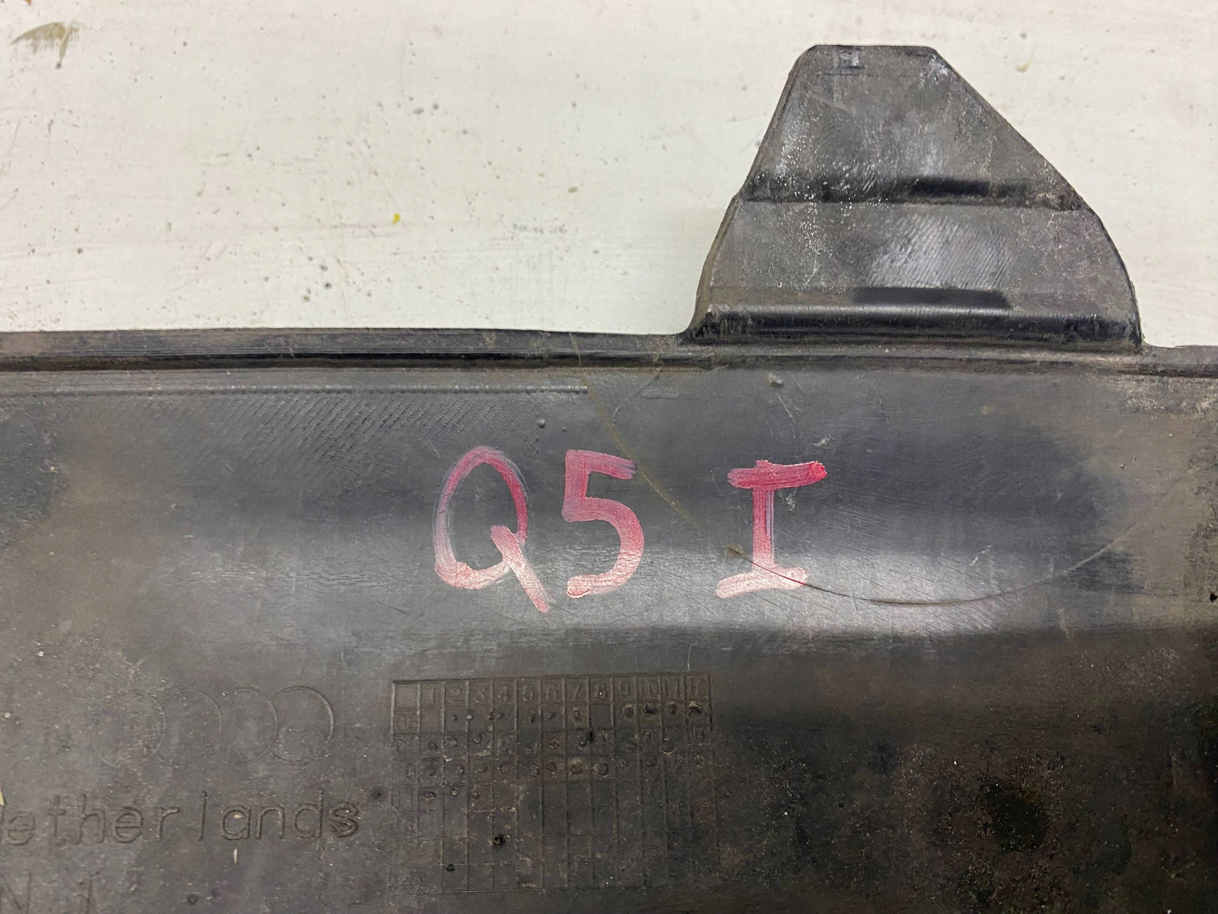 AUDI Q5 8R cover lower cover below engine 8R1863821