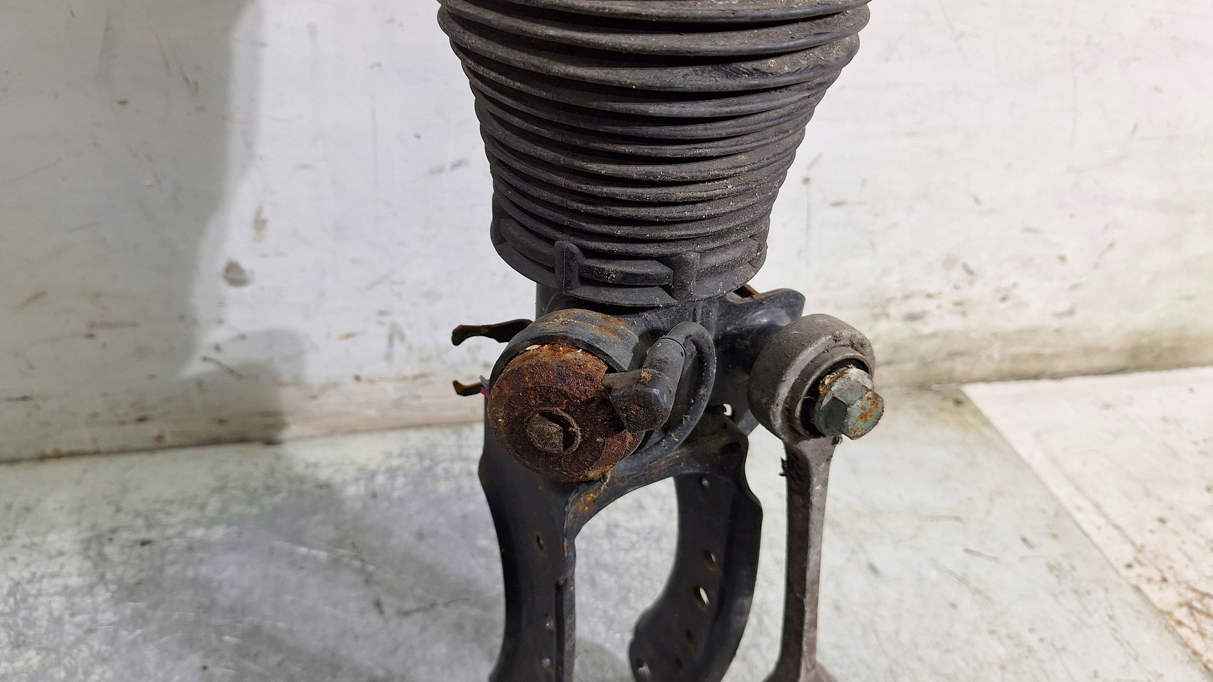 shock absorber PNEUMATYCZNY left front 7L8616039 AUDI Q7 4L