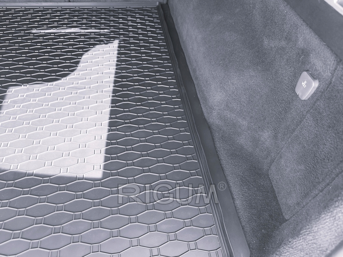 Mata do bagażnika do Volvo V70 2008-2016 Materiał guma