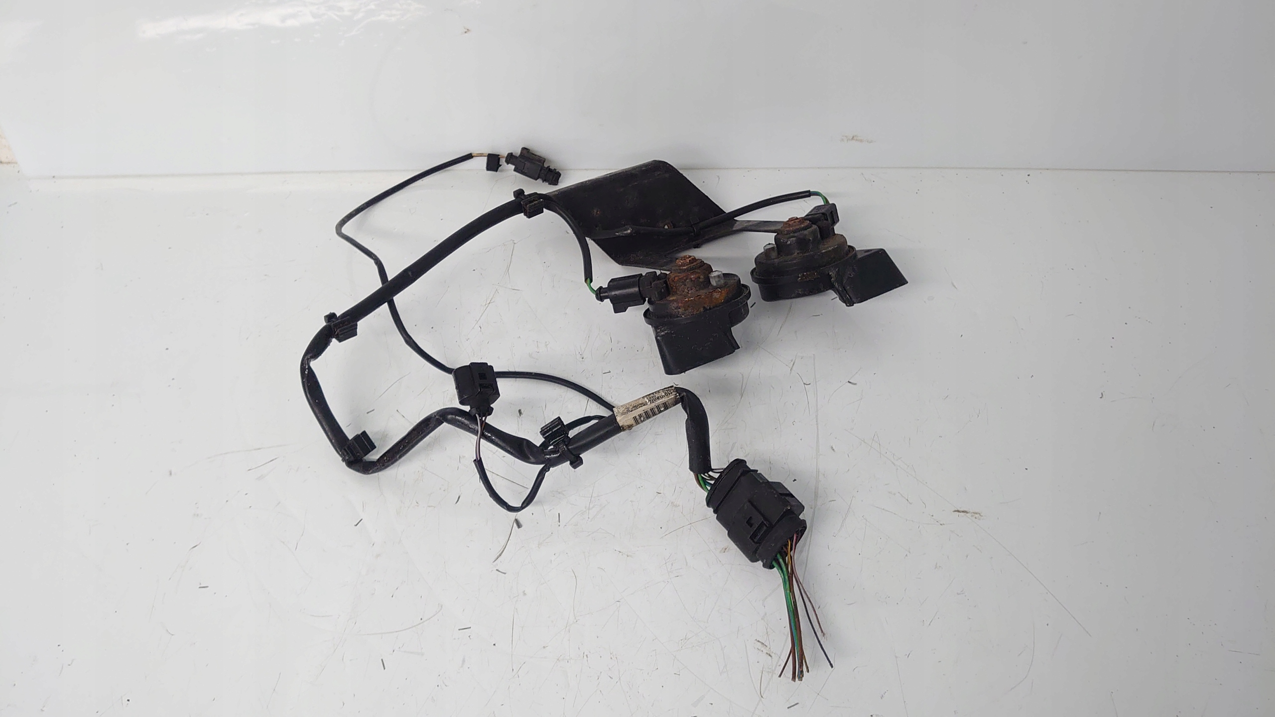 KLAKSONY KLAKSON KOMPLET AUDI A6 C6 3.0 TDI 4F0951221