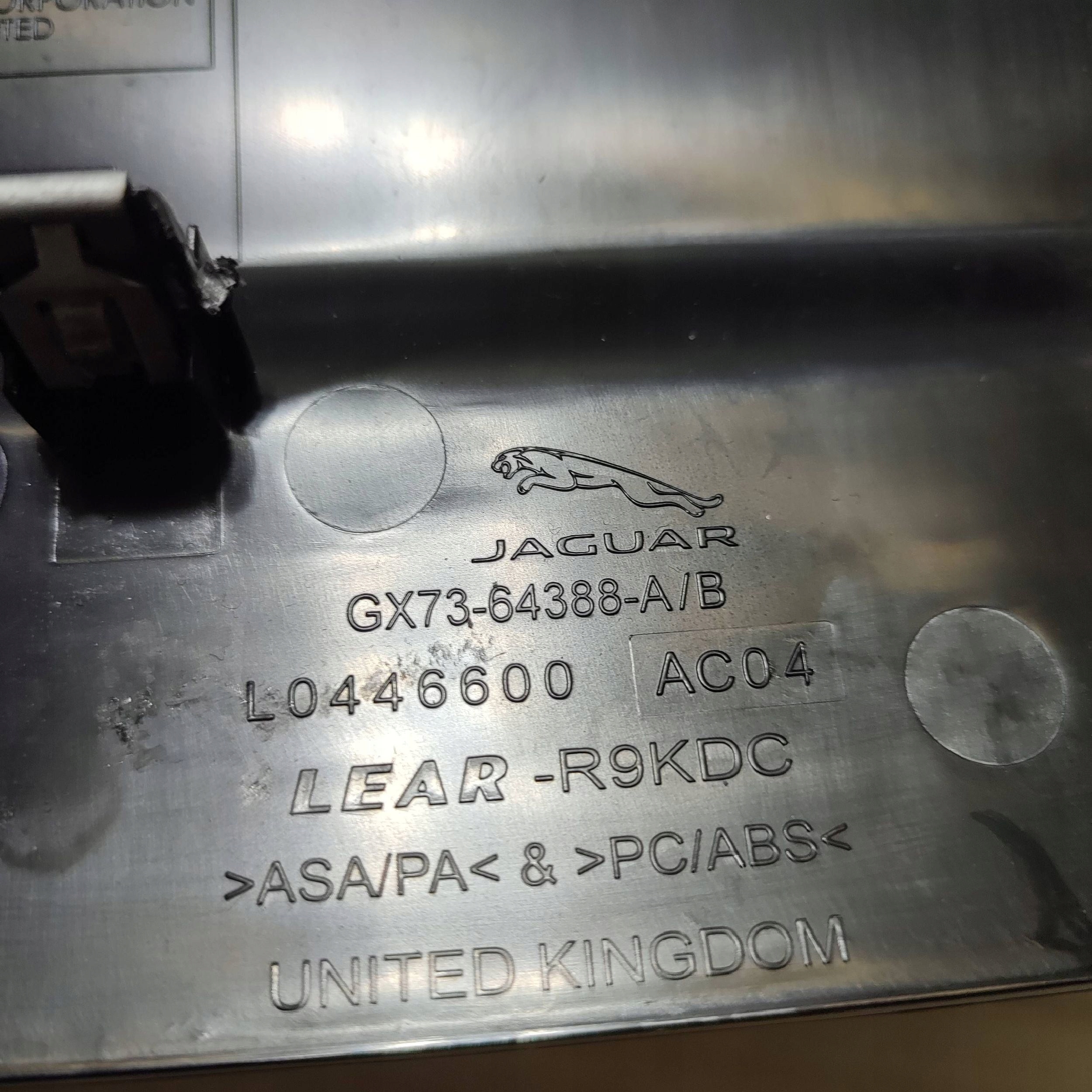 plastic seat rear part front right Jaguar F-Pace GX7364388AB