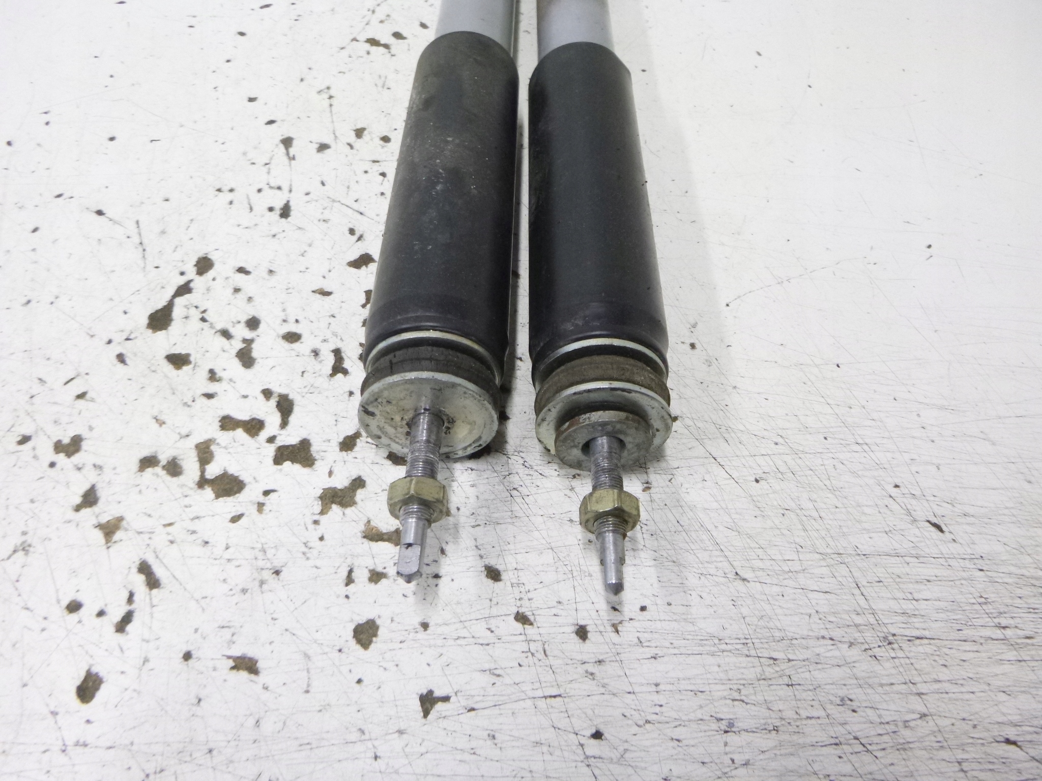 shock absorbers rear. Komplet Mercedes W170 1999r.