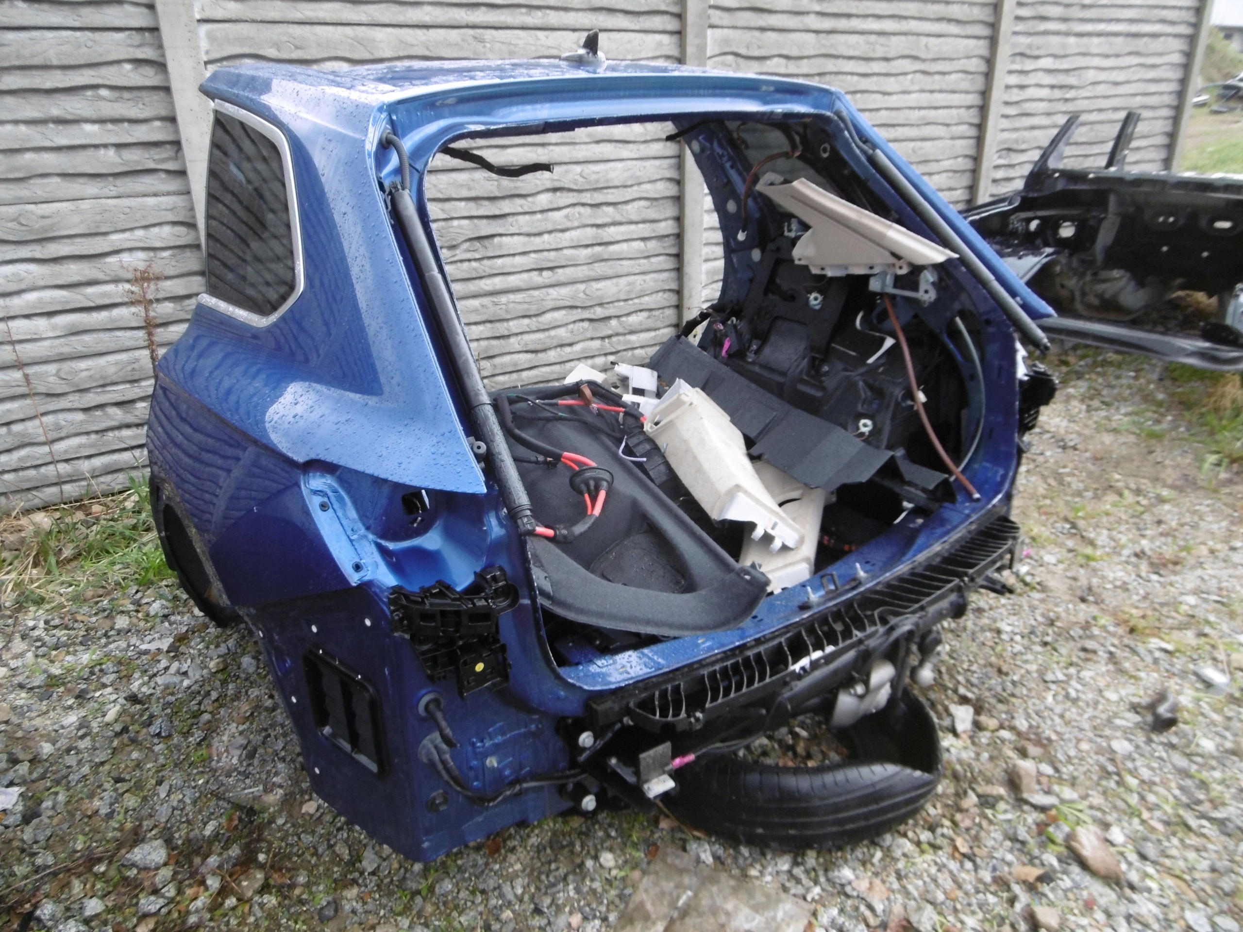 SZYBA KAROSERYJNA CHROM LEWY TYŁ VW TOUAREG III Typ samochodu 4x4/SUV Samochody osobowe