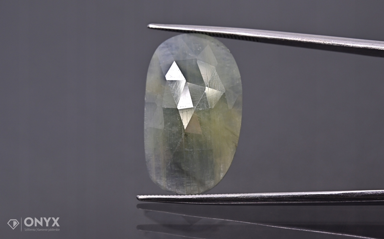 Safír fasetovaná nepravidelná rozeta 22,5x13,5 mm