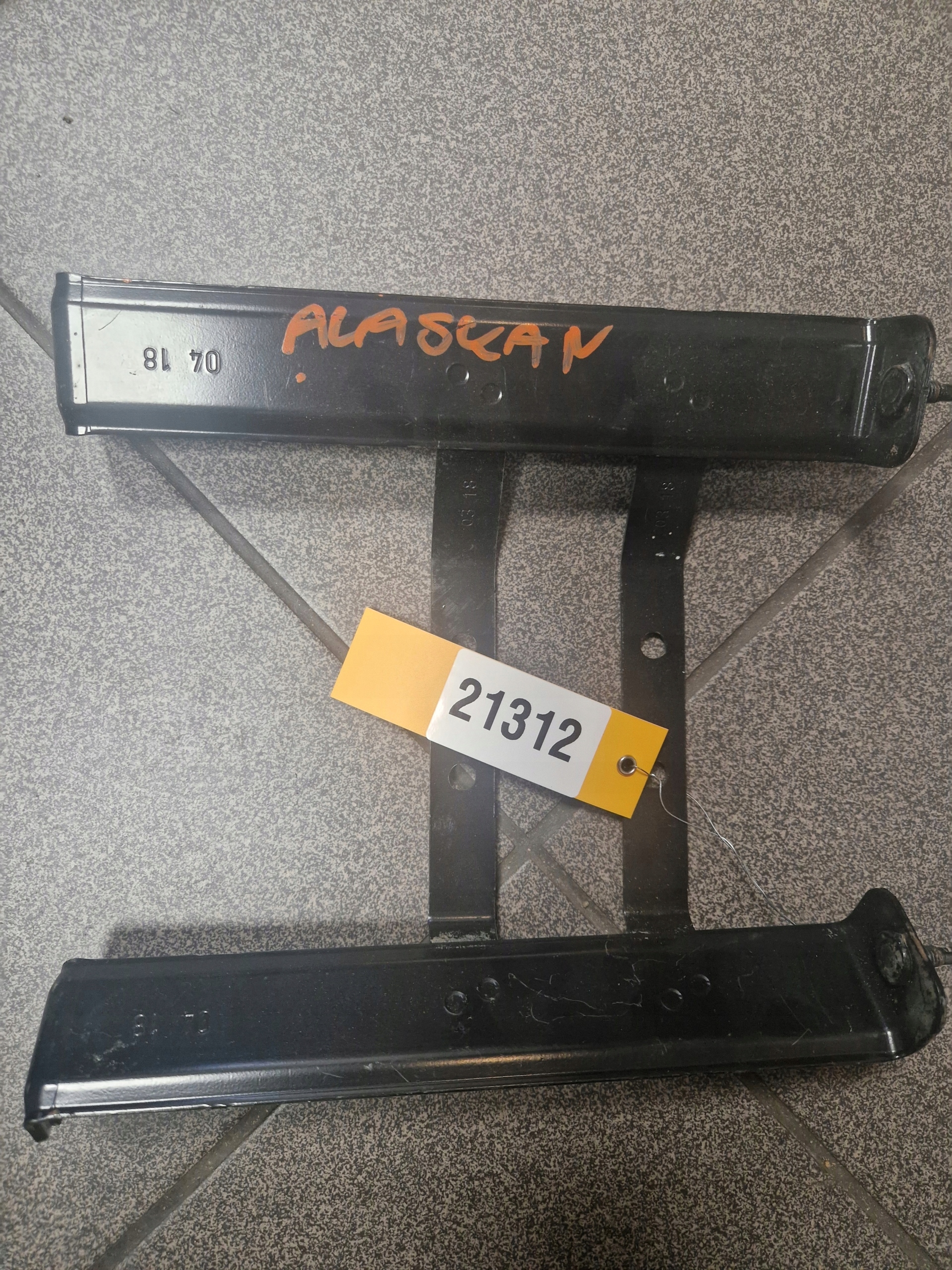 držač instrument tabla drška NAVARA D23 NP300 ALASKAN 2,3D