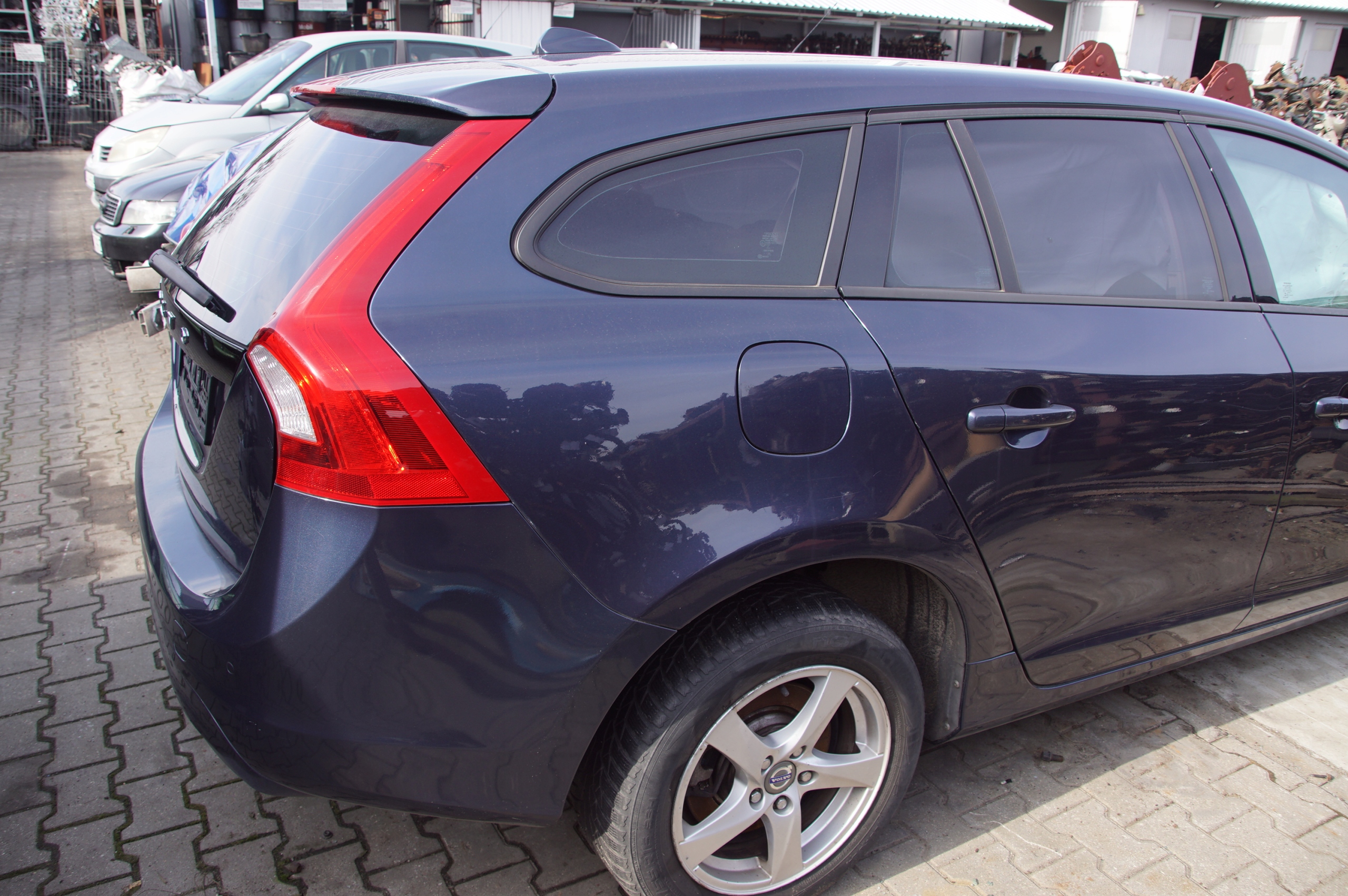 LONGHERONE parafango Destra posteriore VOLVO V60
