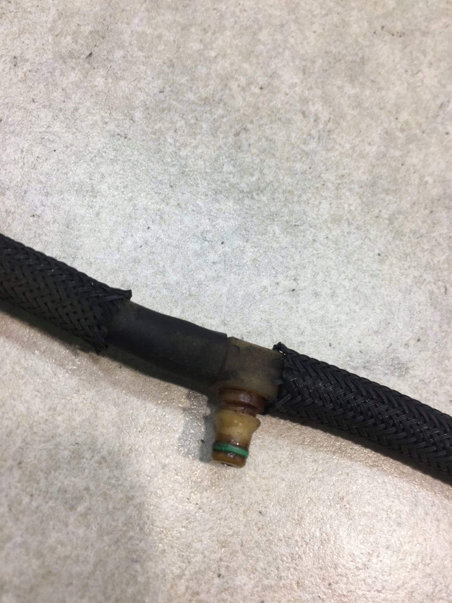 патрубок переливной CITROEN C4 и 1.6