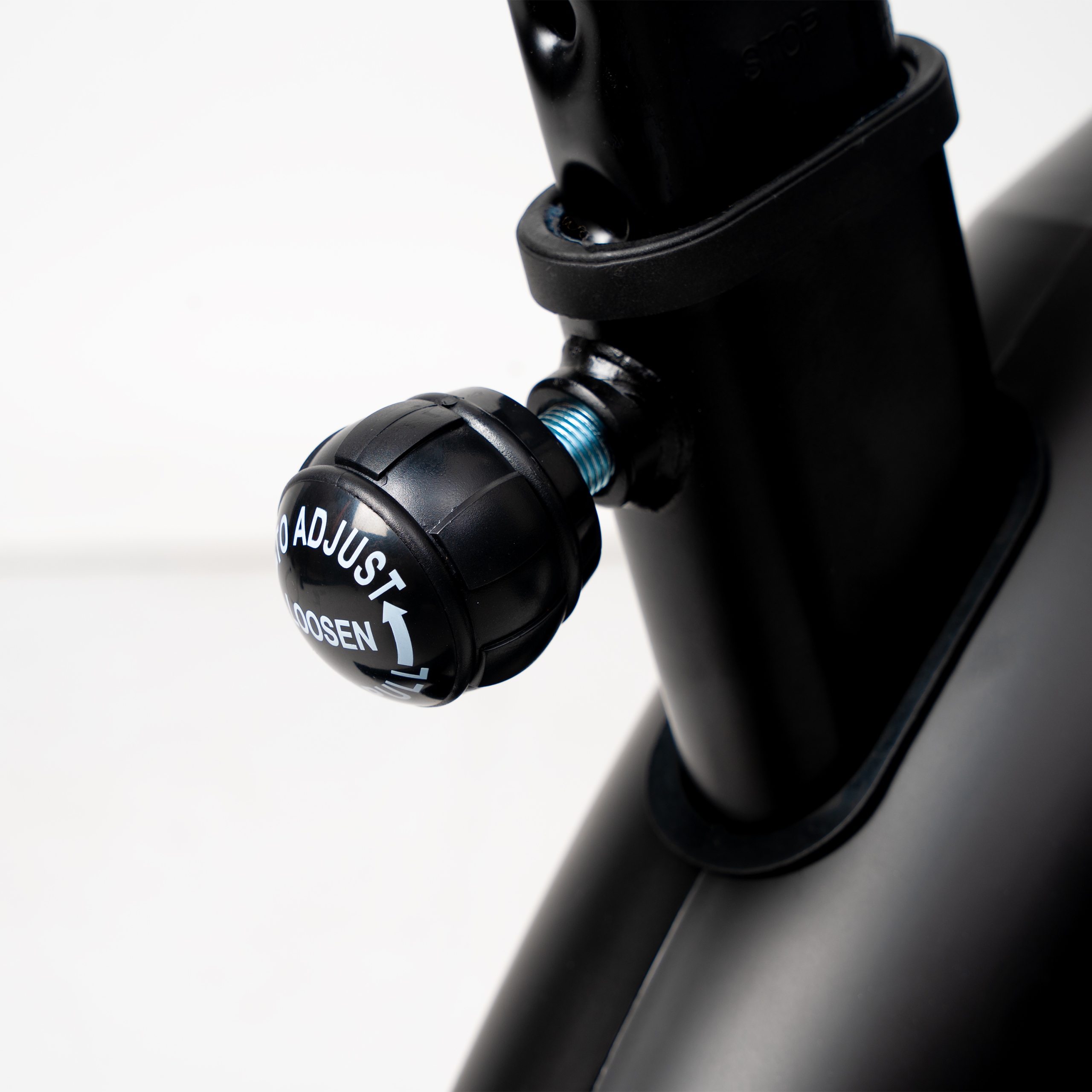 ROWERE TRENINGOWY STACJONARNY MAGNETYCZNY ROSSO DO 150 KG ROWEREK DO DOMU Szerokość produktu po rozłożeniu 54 cm