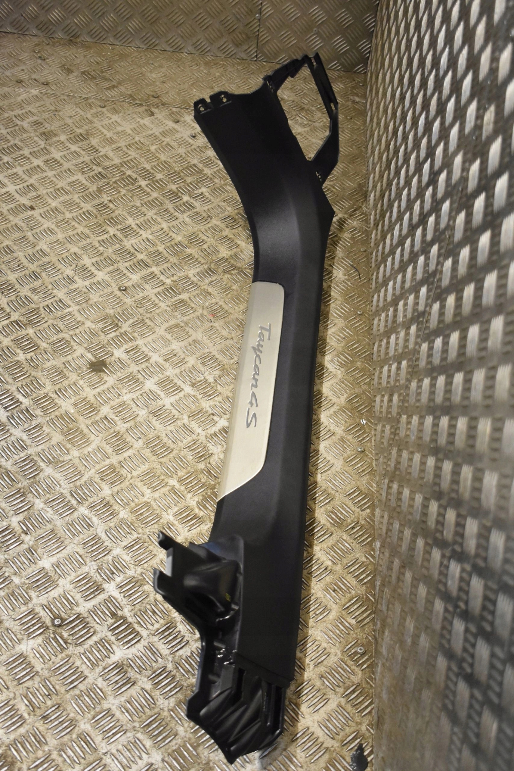 moulding cap threshold front left PORSCHE TAYCAN 4S 1