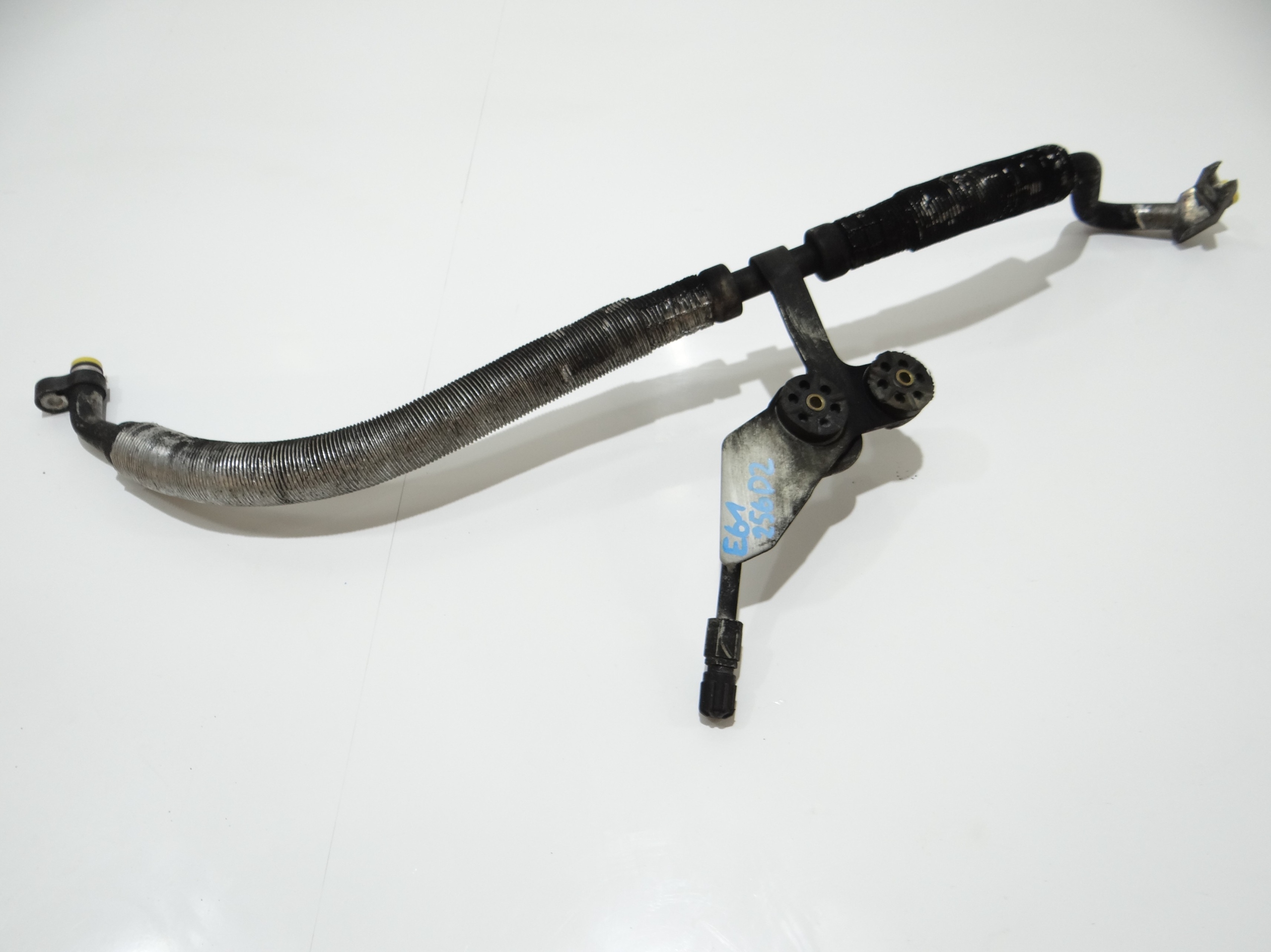 vezetö tömlö a klímának BMW E60 E61 256D2 OE (4647710)