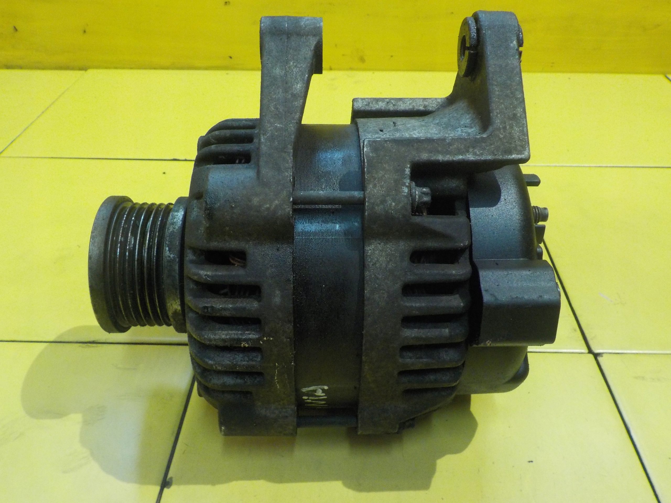 INSIGNIA ASTRA ZAFIRA 1.8 B 11r 140KM A18XER alternator 13500577