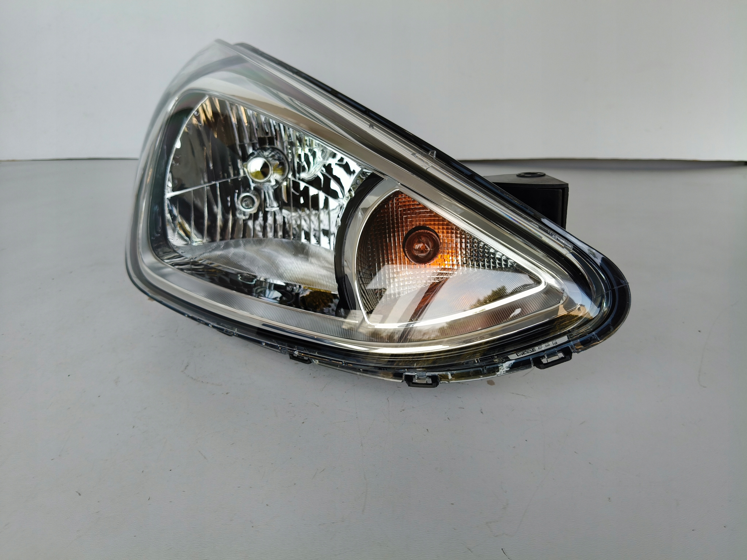 light right REFLEKTOR HYUNDAI I10 II 13