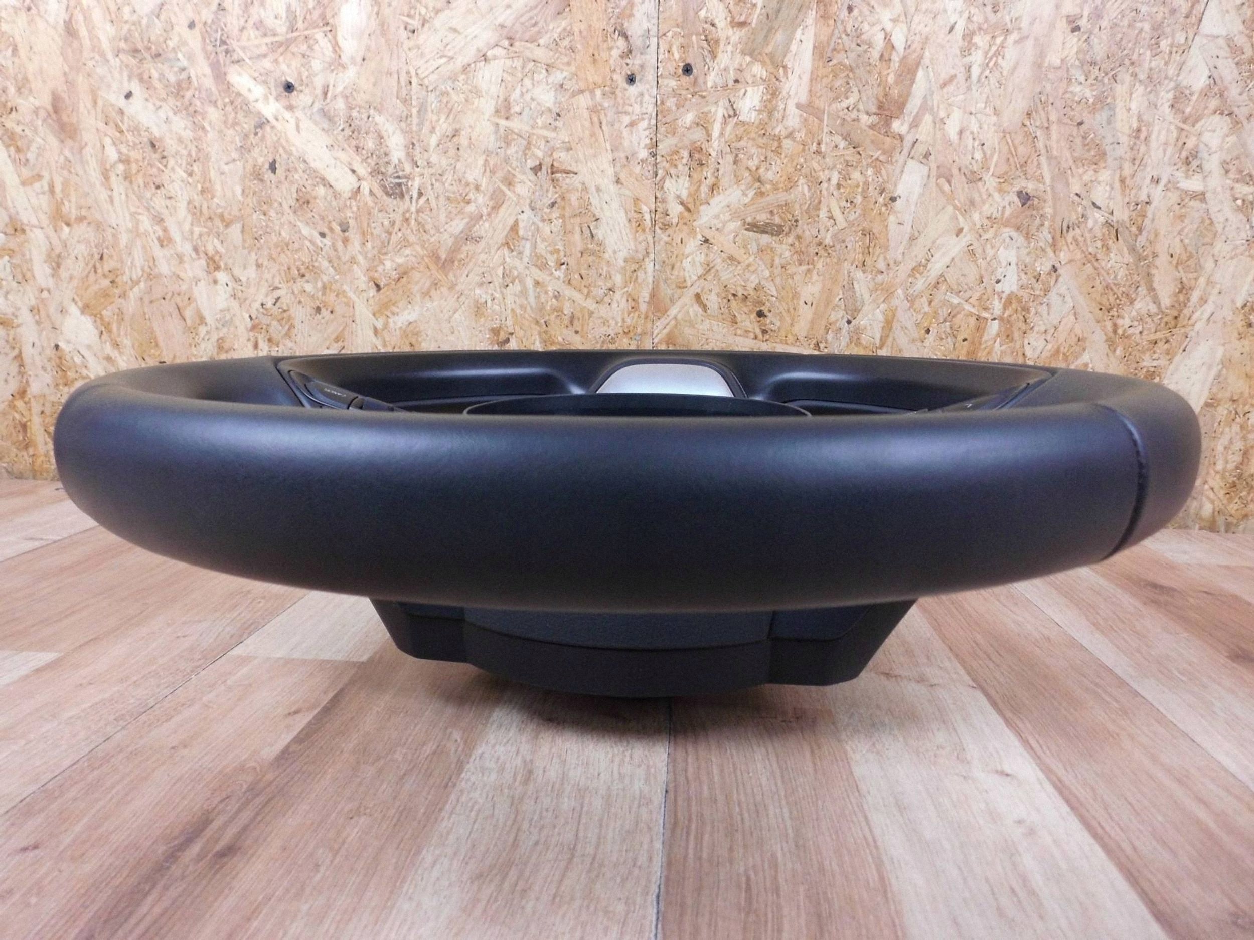 Toyota Yaris Cross steering wheel, heated