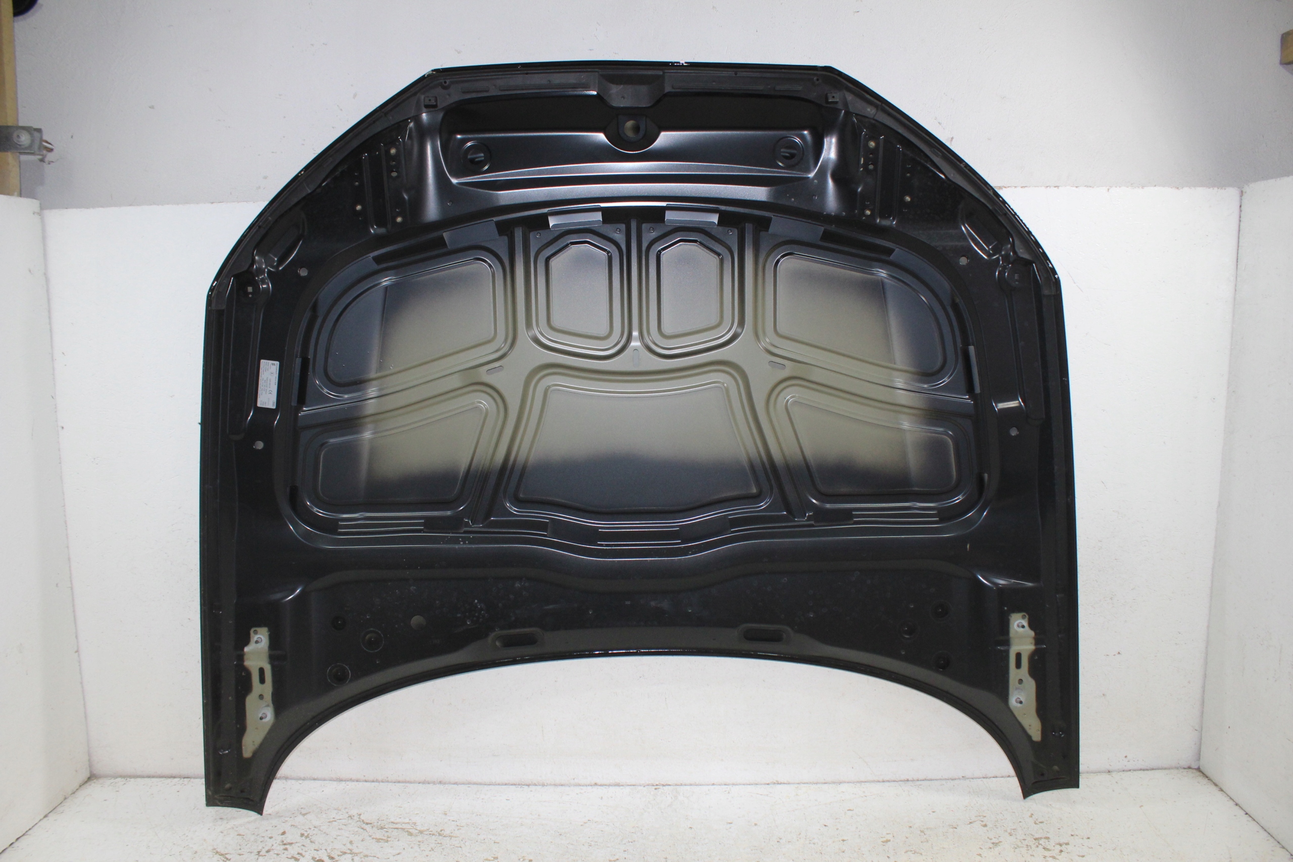 Audi A4 B9 8W lift hauba