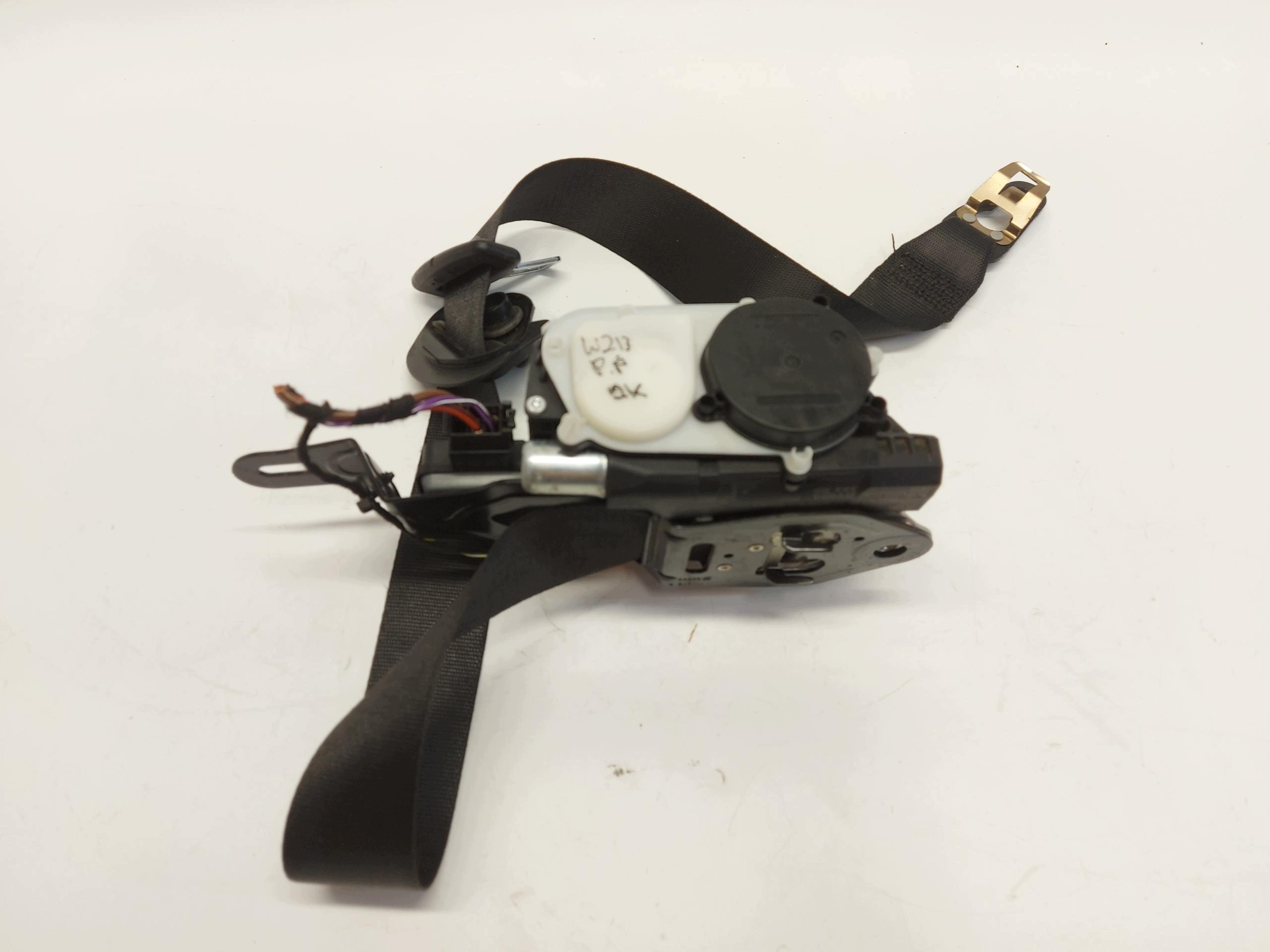 MERCEDES W213 E300de Kombi seat belt front right