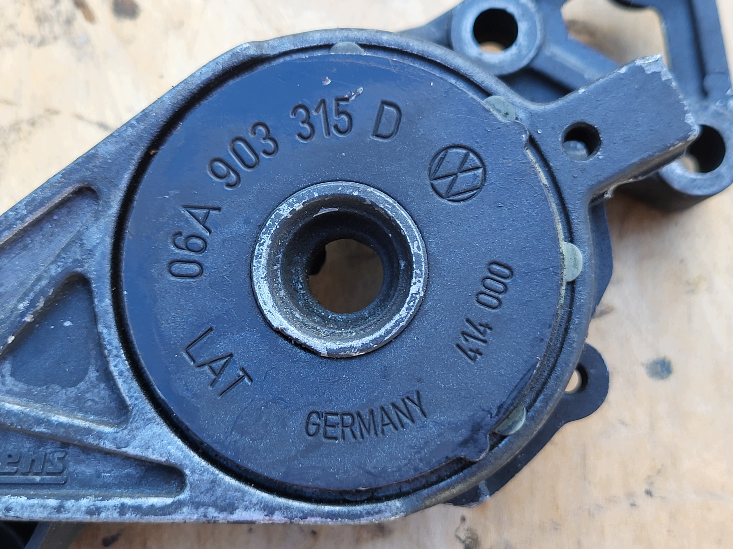 Spanner Riemenspanner Spannelement AUDI A3 8L 1.8 B. VW GOLF IV BORA SEAT LEON 1 OE