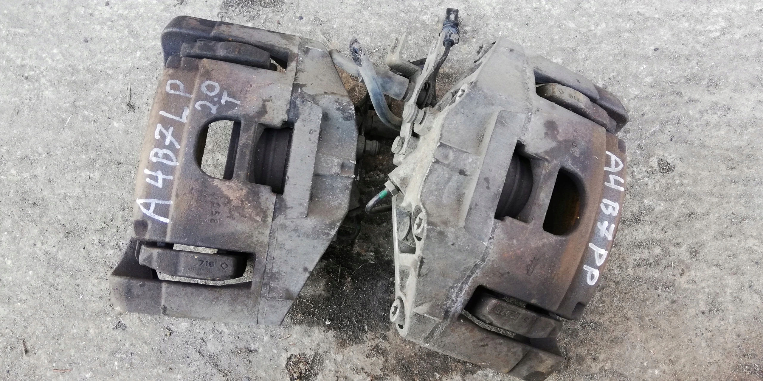 třmen předek AUDI A4 B7 2.0 TFSI