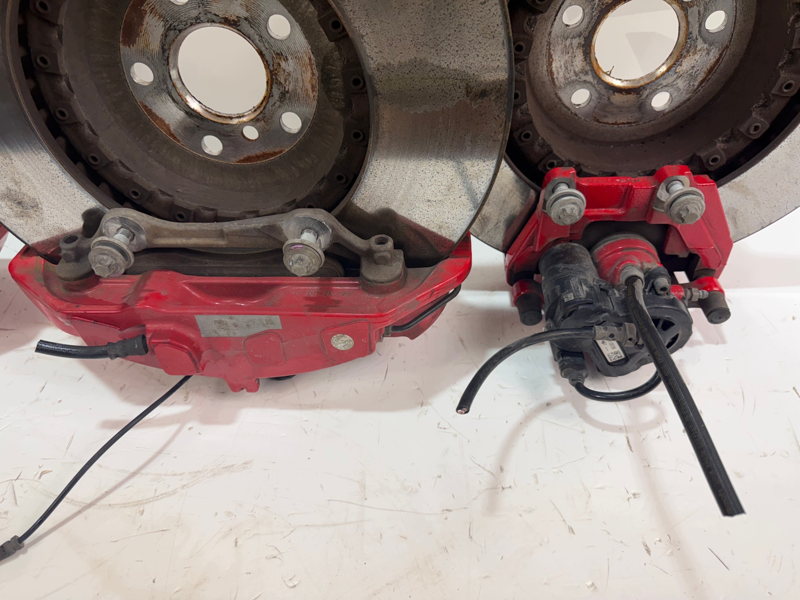 třmeny kotuče plotýnky BREMBO m-packet BMW XM G09 8840335 6899173