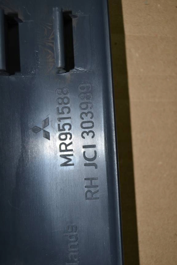 OSŁONA NAKŁADKA PROGU PRAWA MITSUBISHI COLT VI 3D Typ samochodu Samochody osobowe