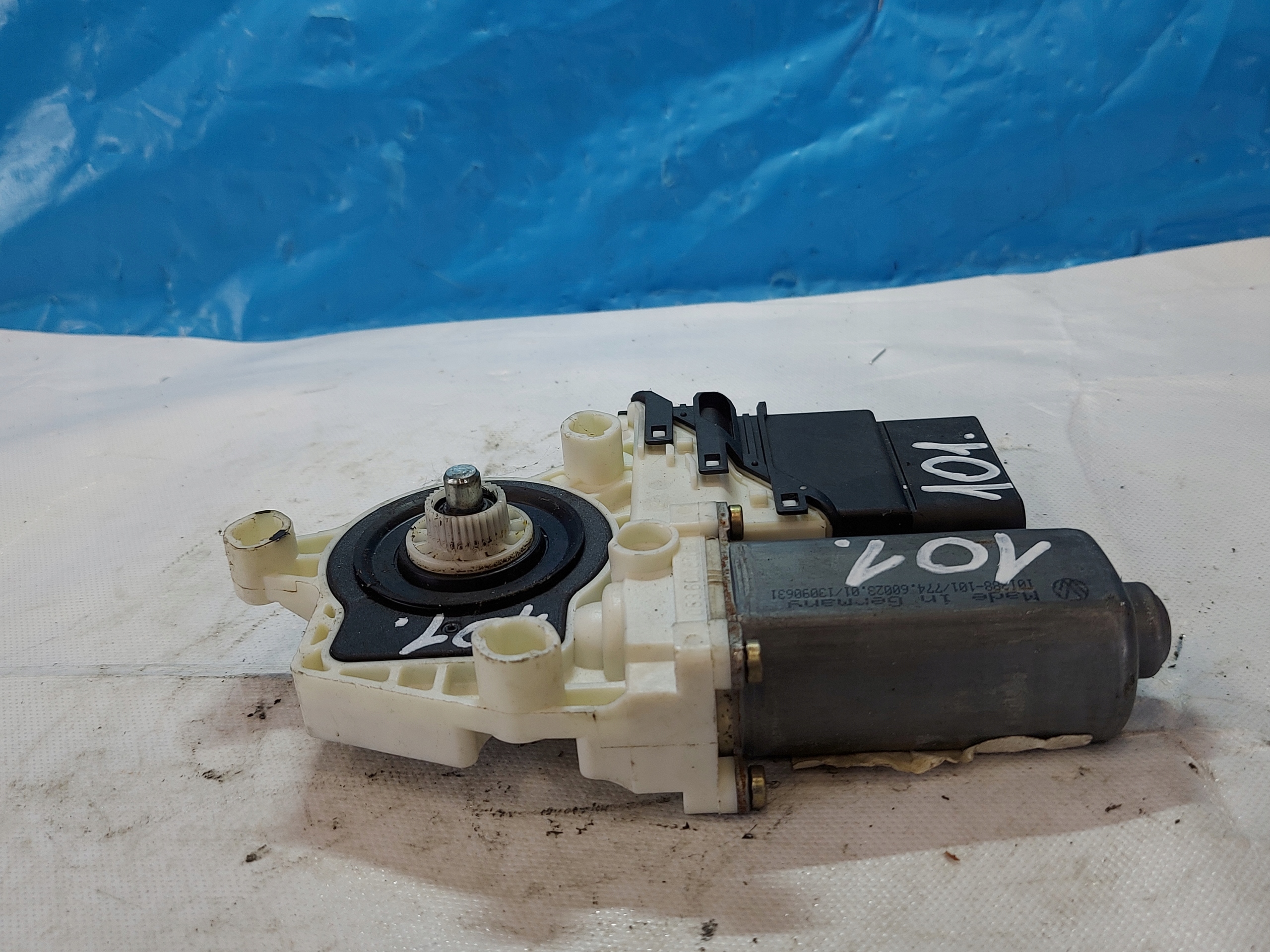 engine lifting windows GOLF IV 9776101438203 right rear part