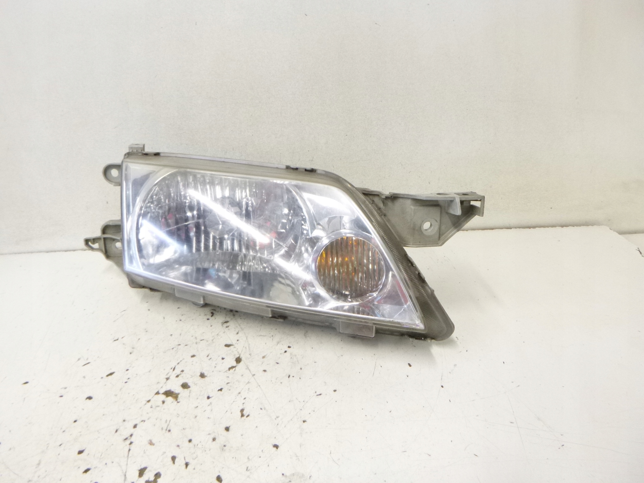 light front right Mazda Premacy 2002r. STANLEY