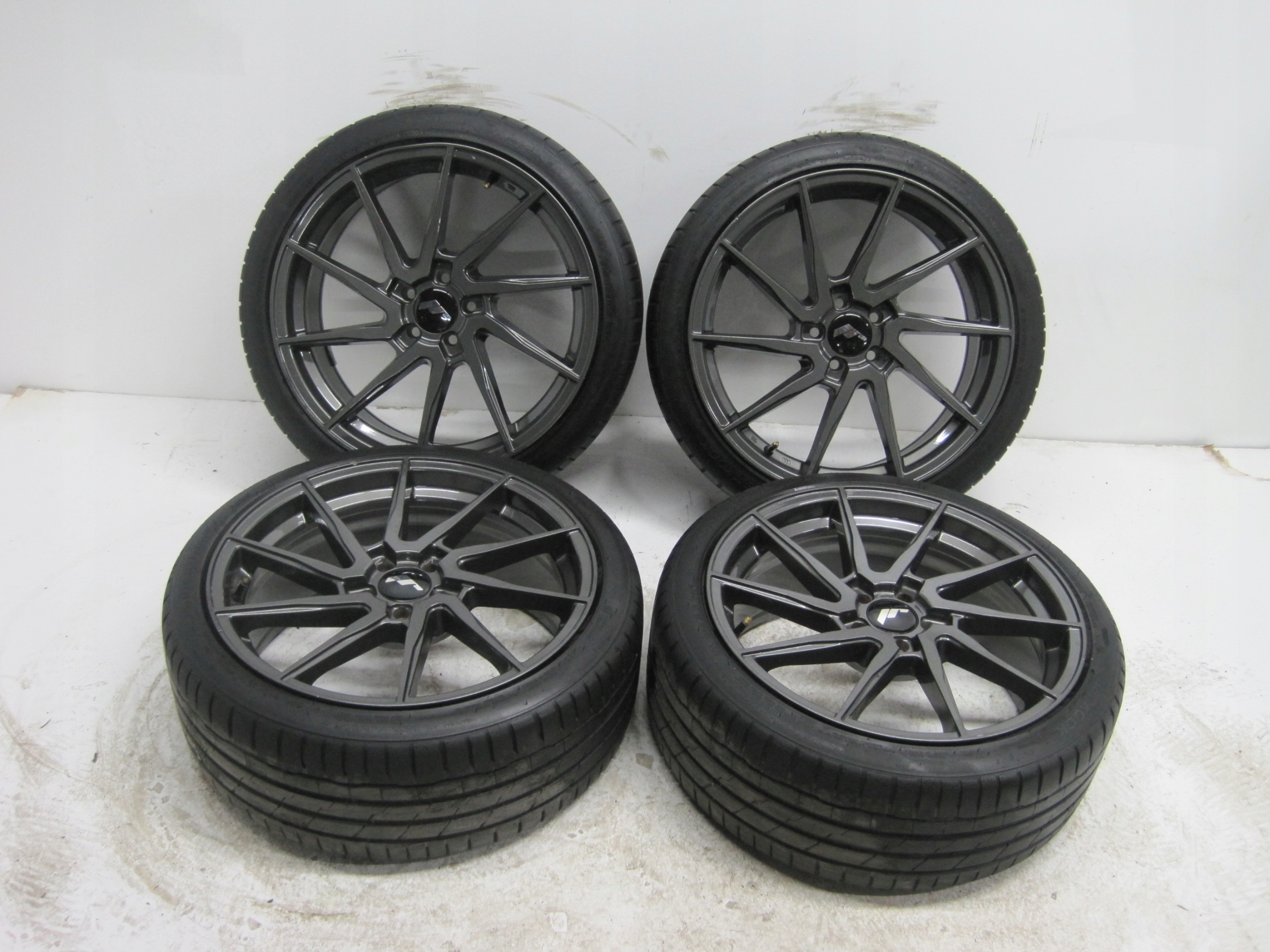 wheels discs tyres AUDI A1 82A ZR18 21/ 24R replacement