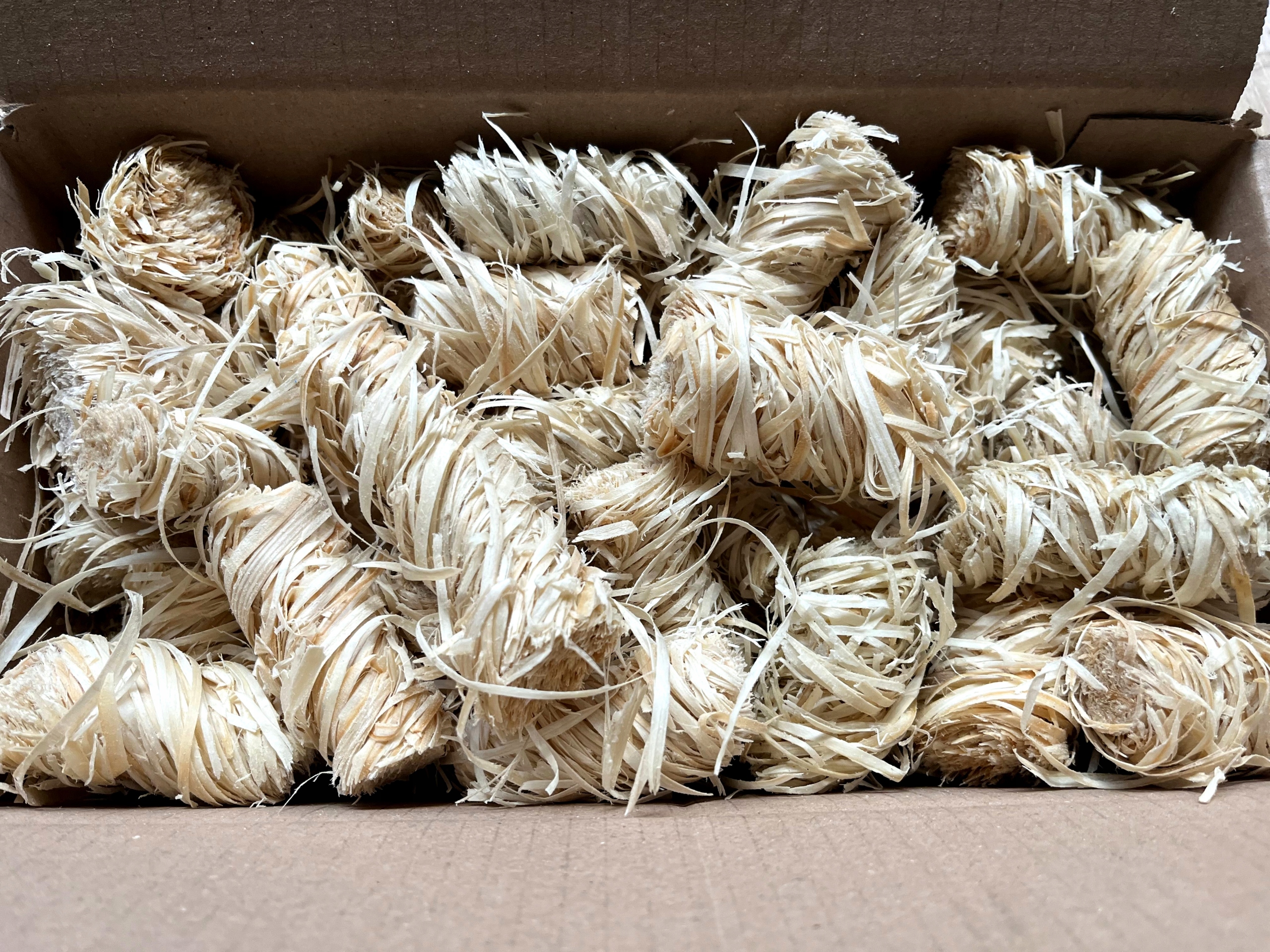 PODPAŁKA DO KOMINKA ROZPAŁKA DO GRILLA PIECA DREWNO EKOLOGICZNA 1kg WYDAJNA Marka bez marki