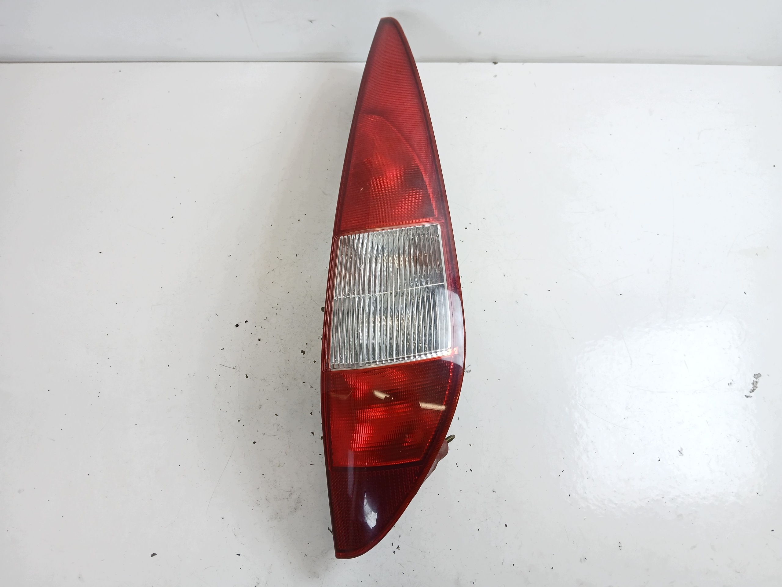 FORD MONDEO MK3 KOMBI light right rear part