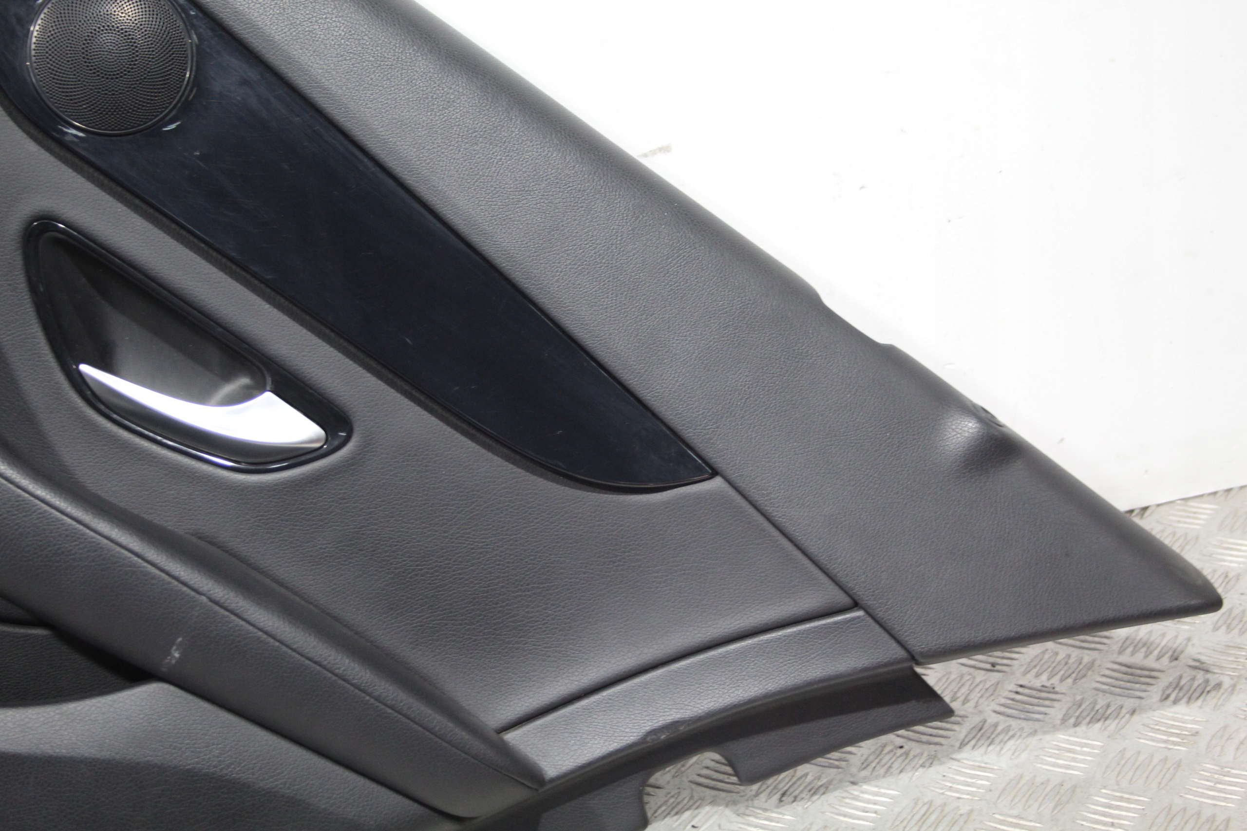 side door right rear part C-KLASA W205 sedan