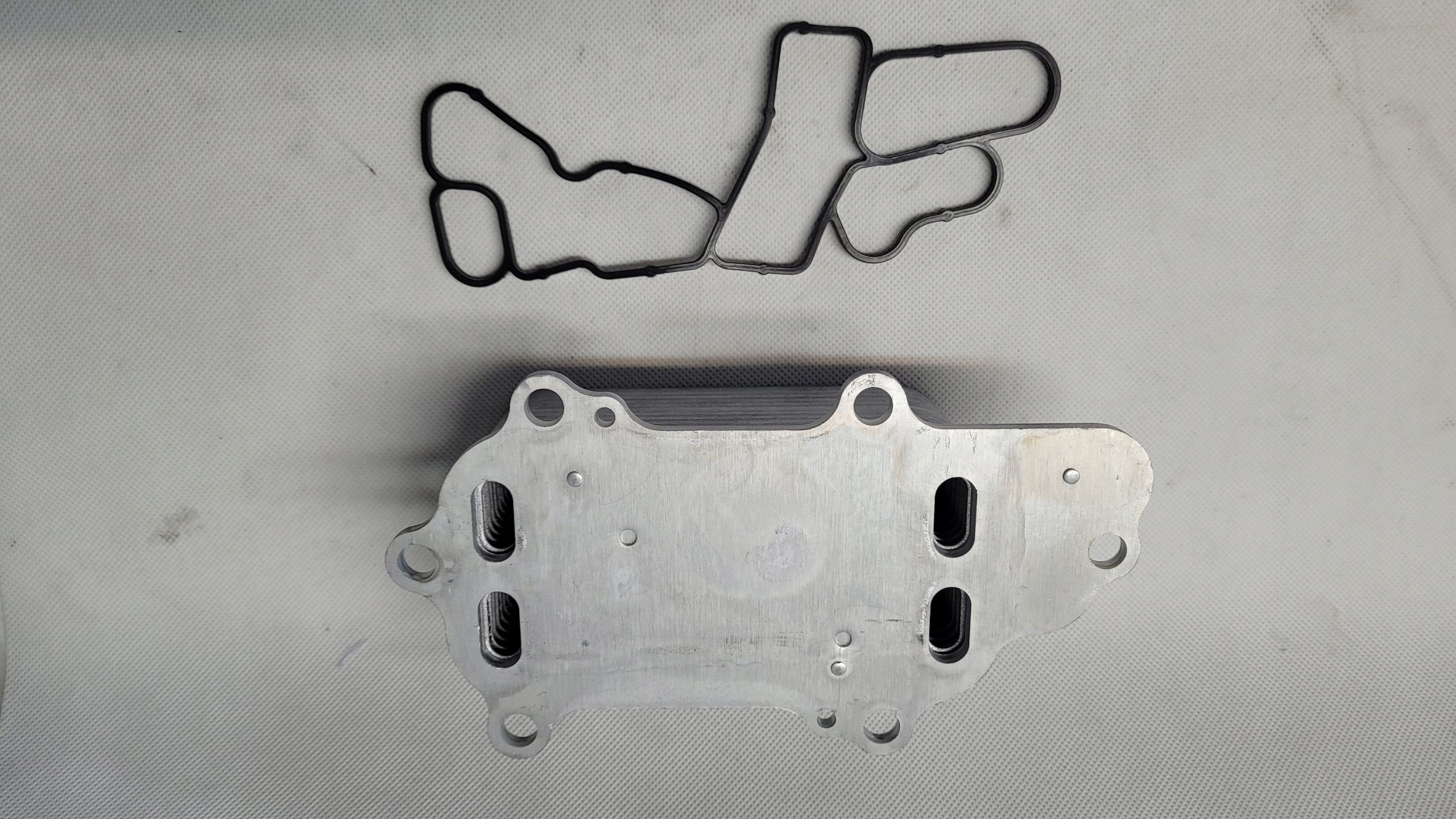 JEEP GRAND WK2 VM63D 3.0D CHŁODNICA OLEJU SILNIKA Numer katalogowy części BOCH-007 VM63D VM43D VM23D 3.0CRD