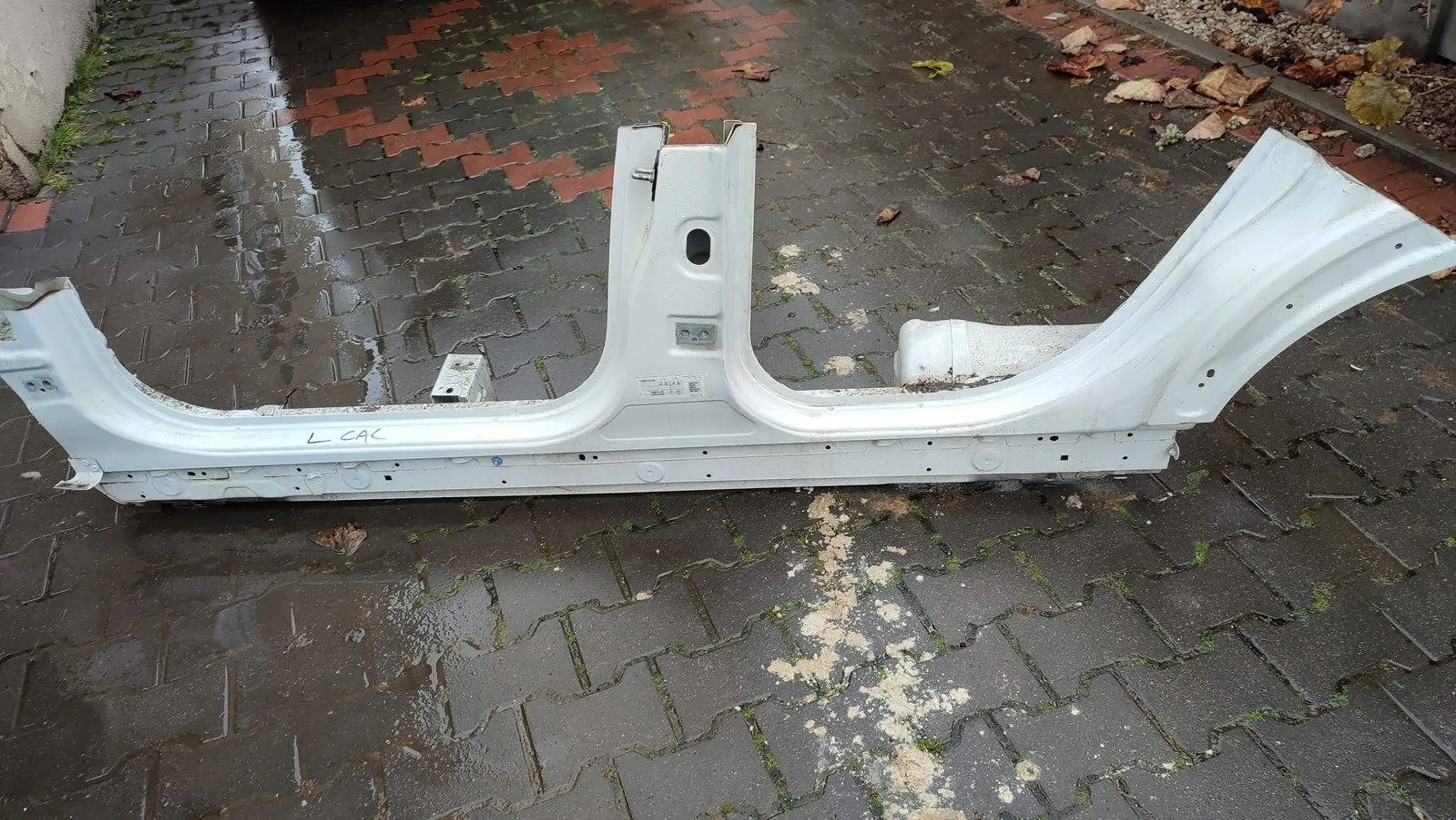 Citroen C4 Cactus 2018 left threshold pillar