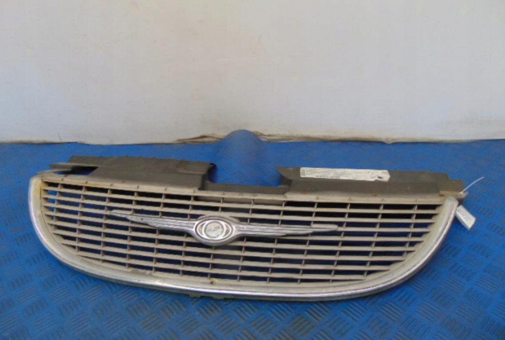 CHRYSLER Voyager IV решетка радиатора