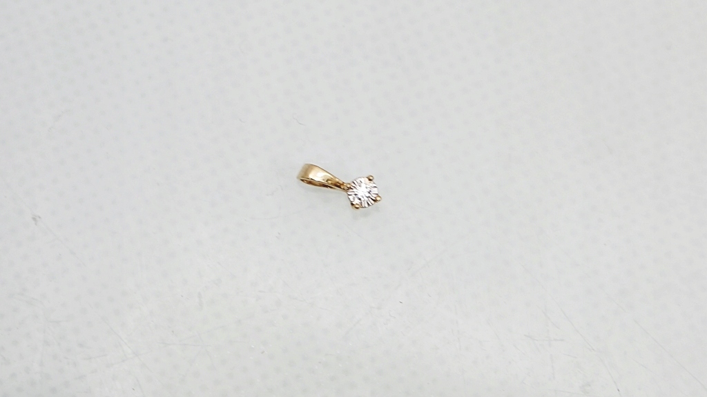 Złota zawieszka z brylantem 0,03ct / 0,38g / 585 / 14K Materiał złoto