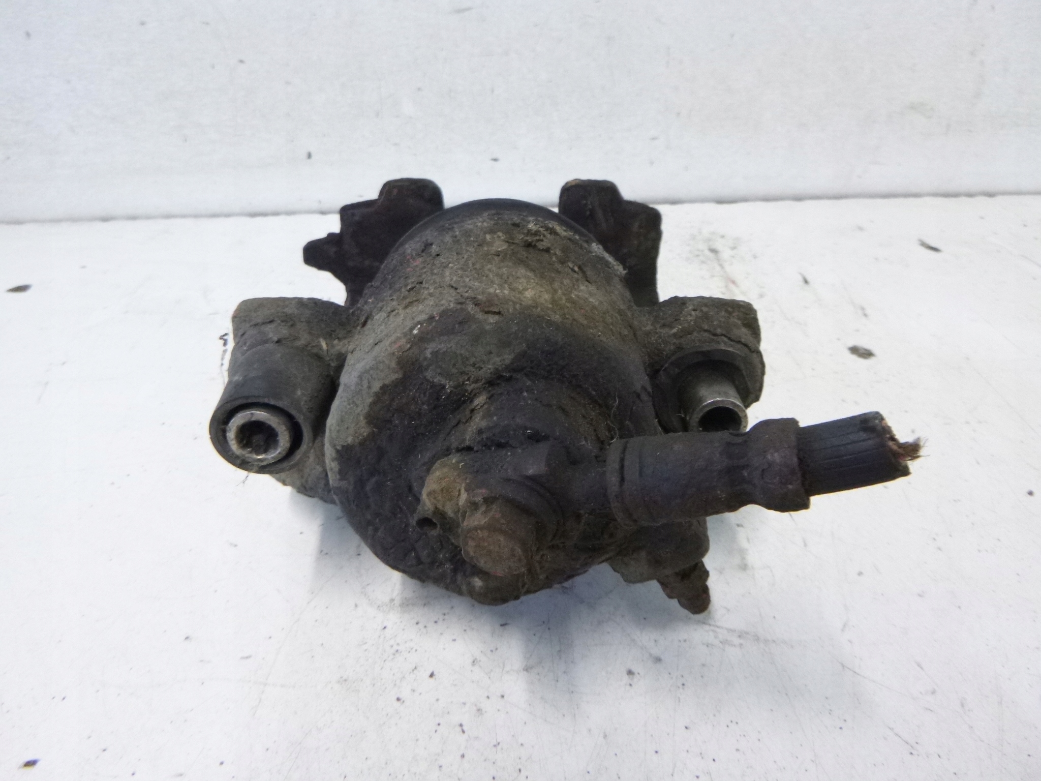 caliper brake front Volkswagen Polo 9N 1.2 05r.