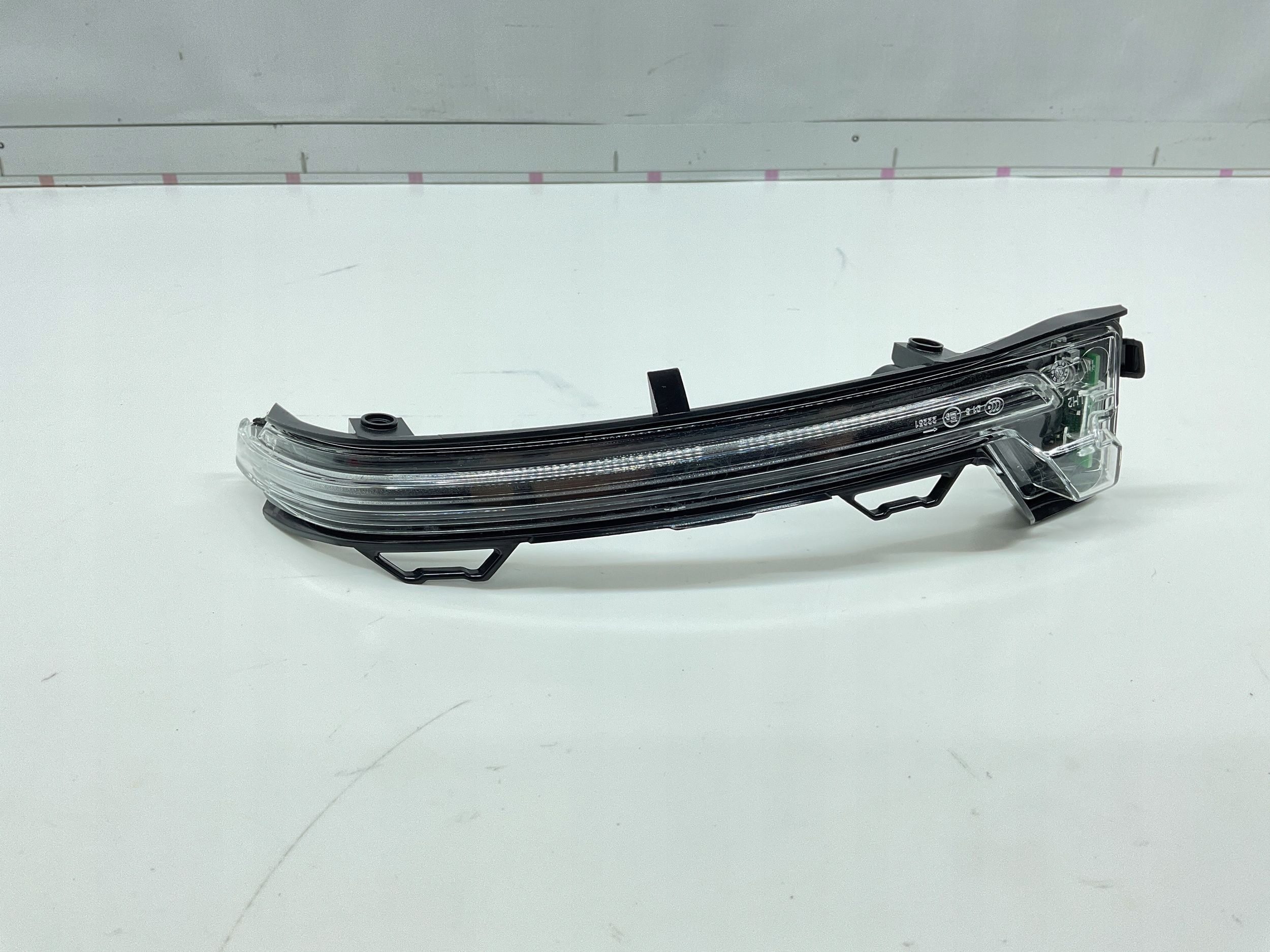 LEWY KIERUNKOWSKAZ LUSTERKA LED PEUGEOT 208 2008 2 II