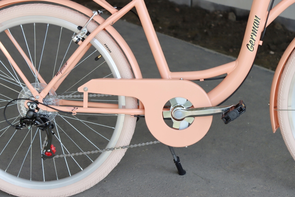 PIĘKNY PASTELOWY BRZOSKWINIOWY ROWER DZIEWCZĘCY 26 KOŁA DLA DZIEWCZYNKI Materiał ramy Hi-Ten