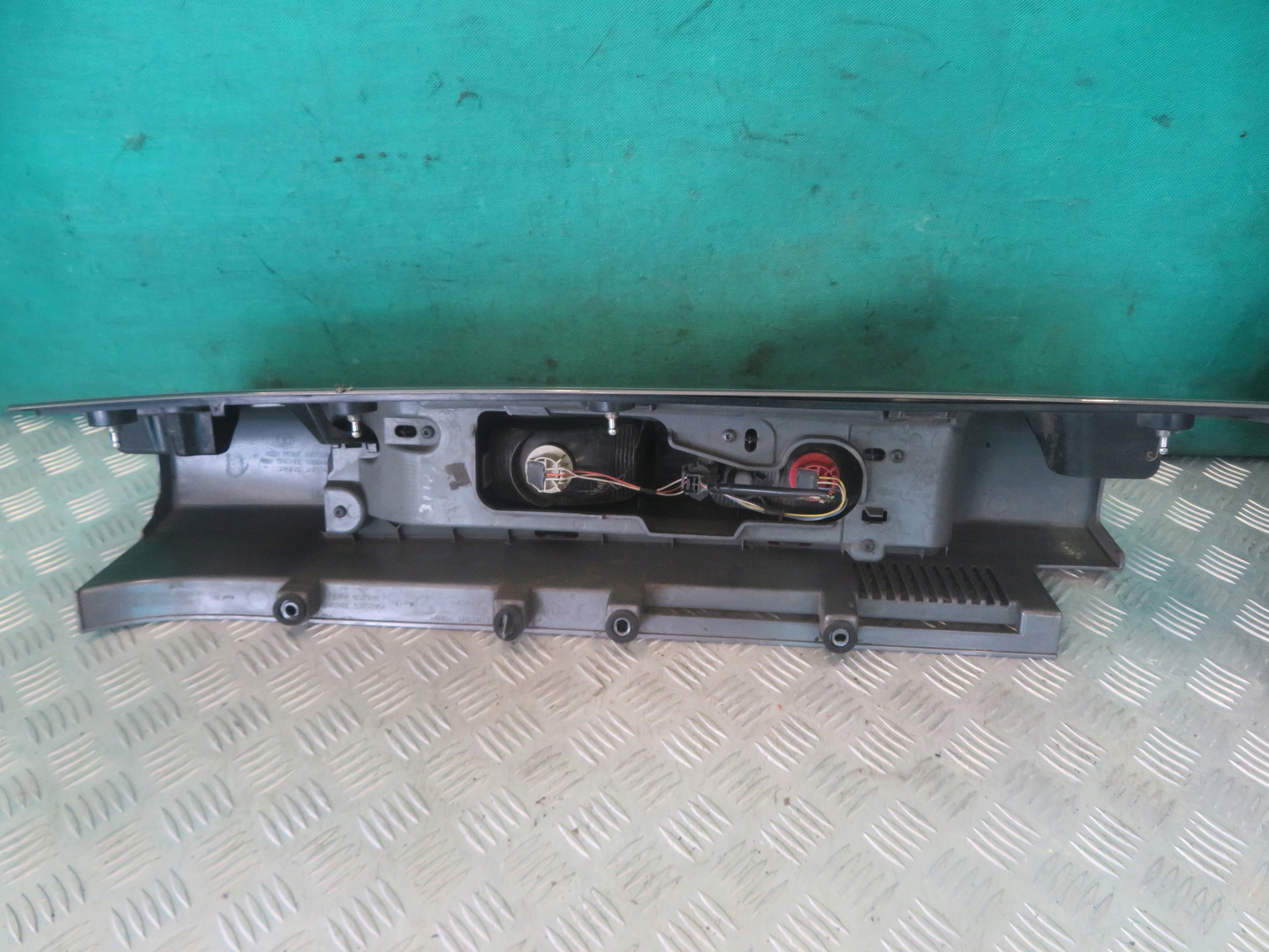 light right rear part OPEL VIVARO RENAULT TRAFIC 19R 265A66524R