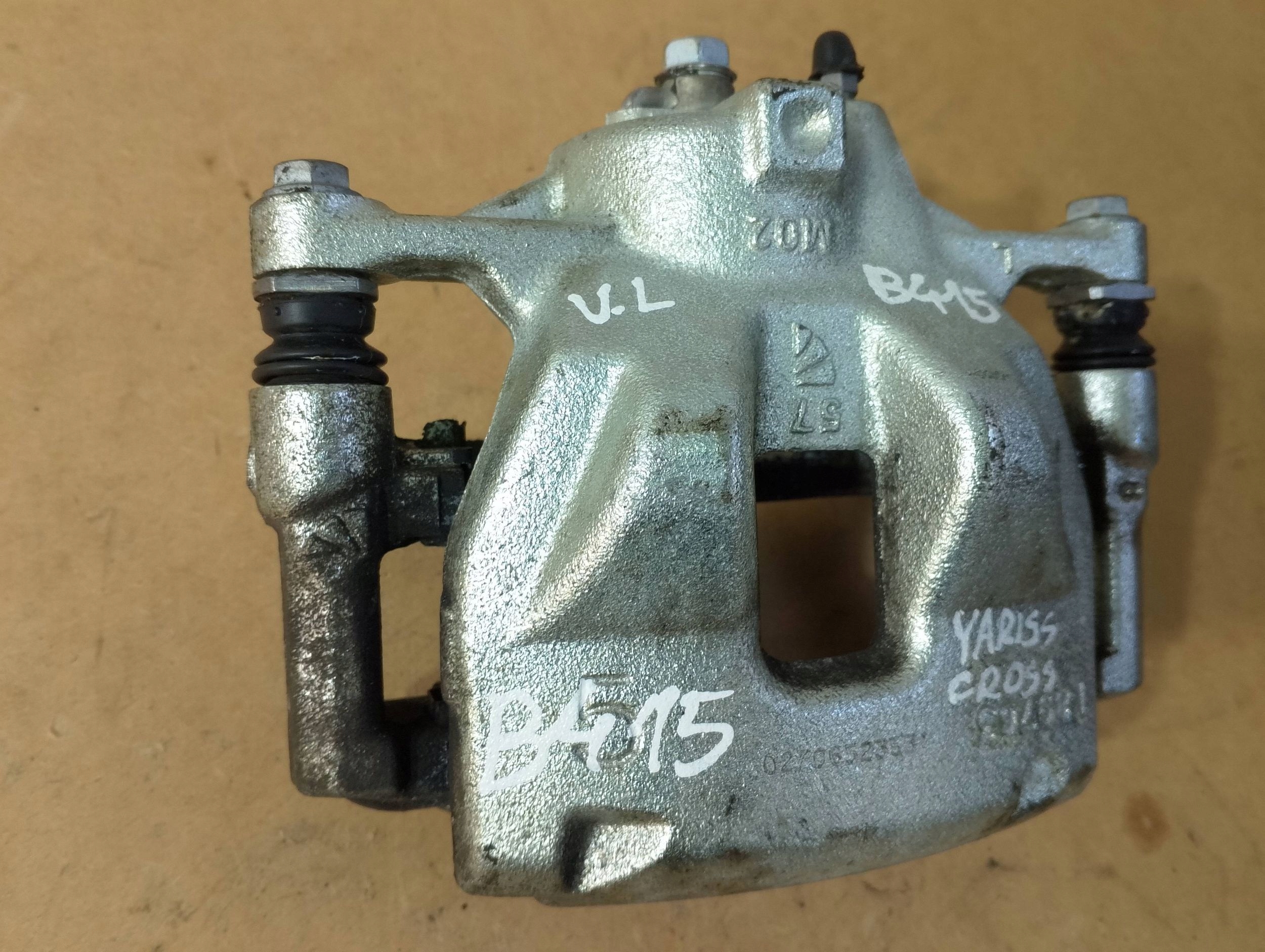 TOYOTA YARIS CROSS caliper front left front JARZMO L84613 (B415)