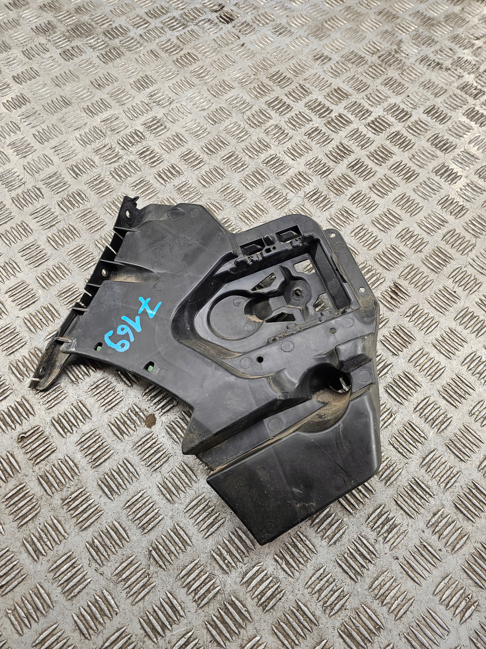 Volvo V40 II 2012- bumper bracket left 31395103