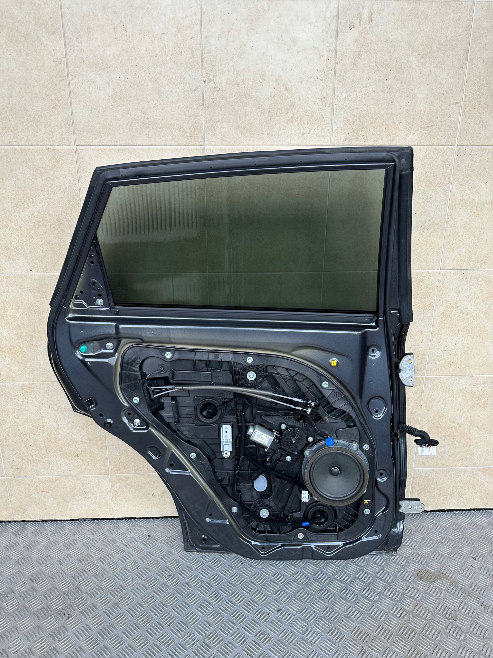 DRZWI KOMPLETNE LEWE KIA NIRO 2018 ROK Strona zabudowy tył - lewa