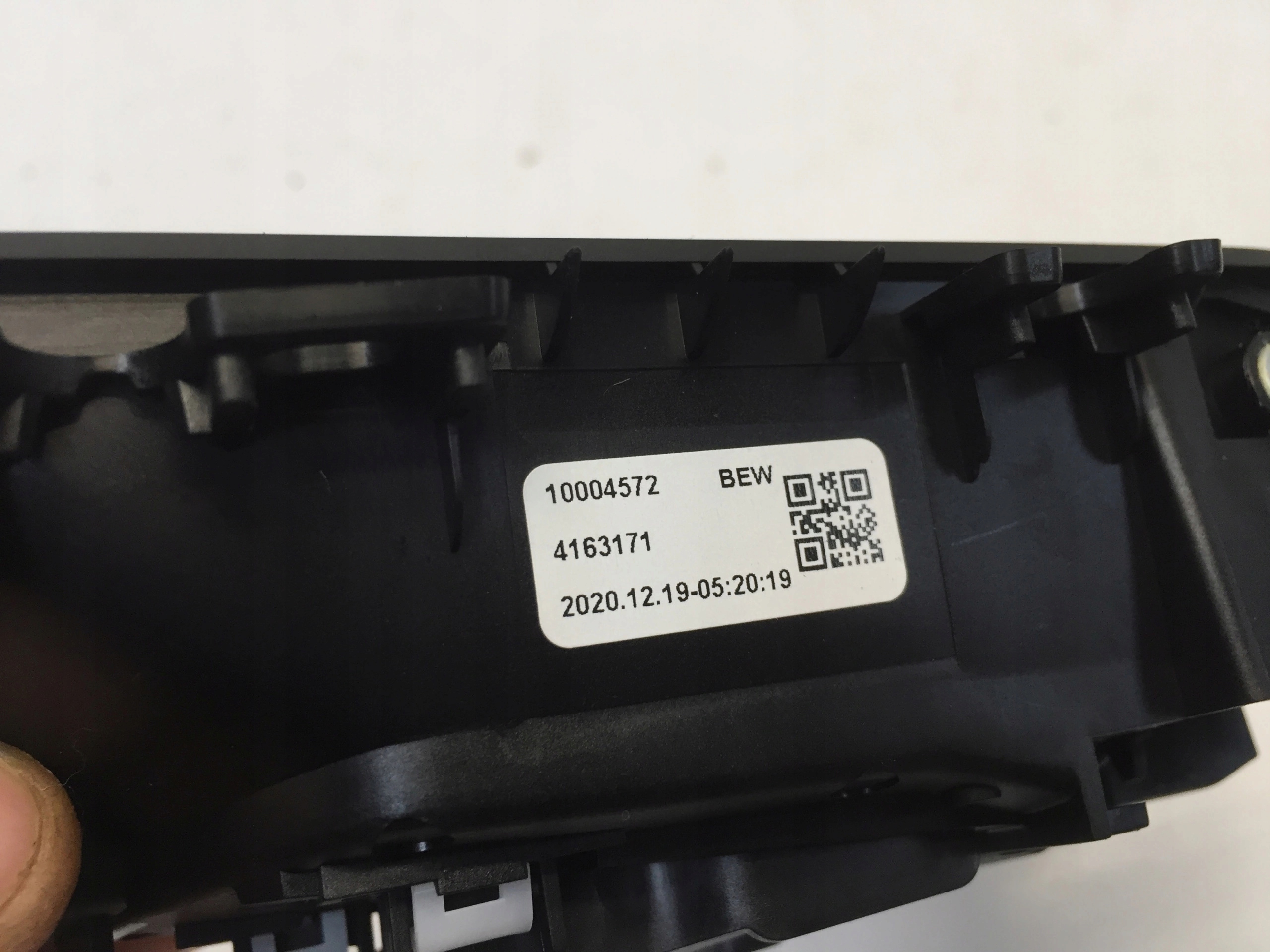 FORD KUGA III MK3 2021 KLAMKA WEWNĘTRZNA TYŁ PRAWA Jakość części (zgodnie z GVO) O - oryginał z logo producenta pojazdu (OE)