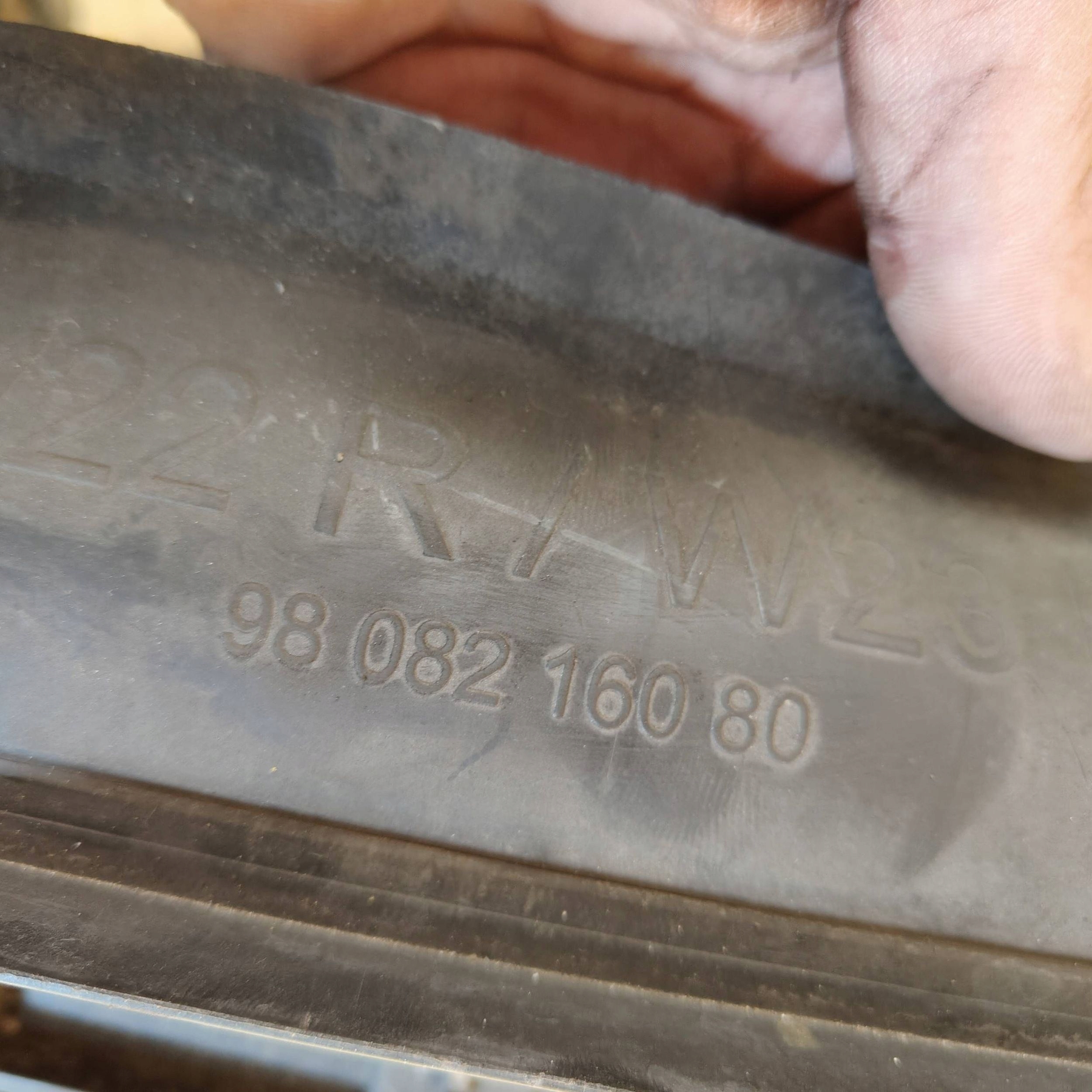 drain air Peugeot 508 9808216080