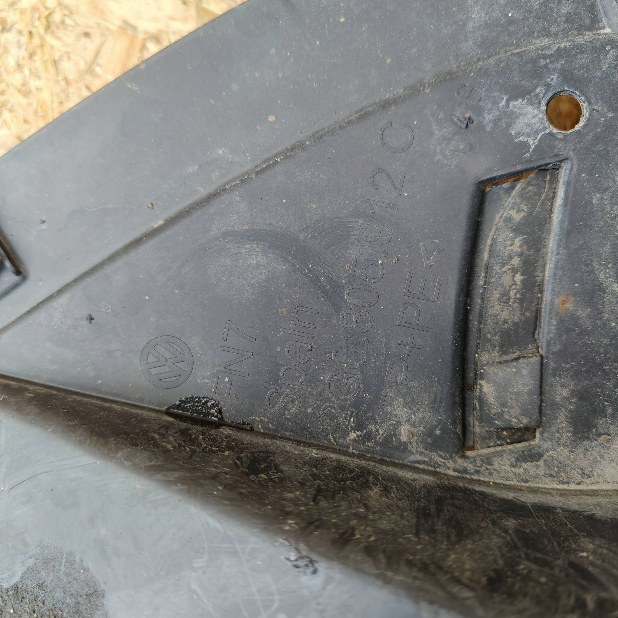 mudguard front right side Volkswagen Polo VI 2g0805912c