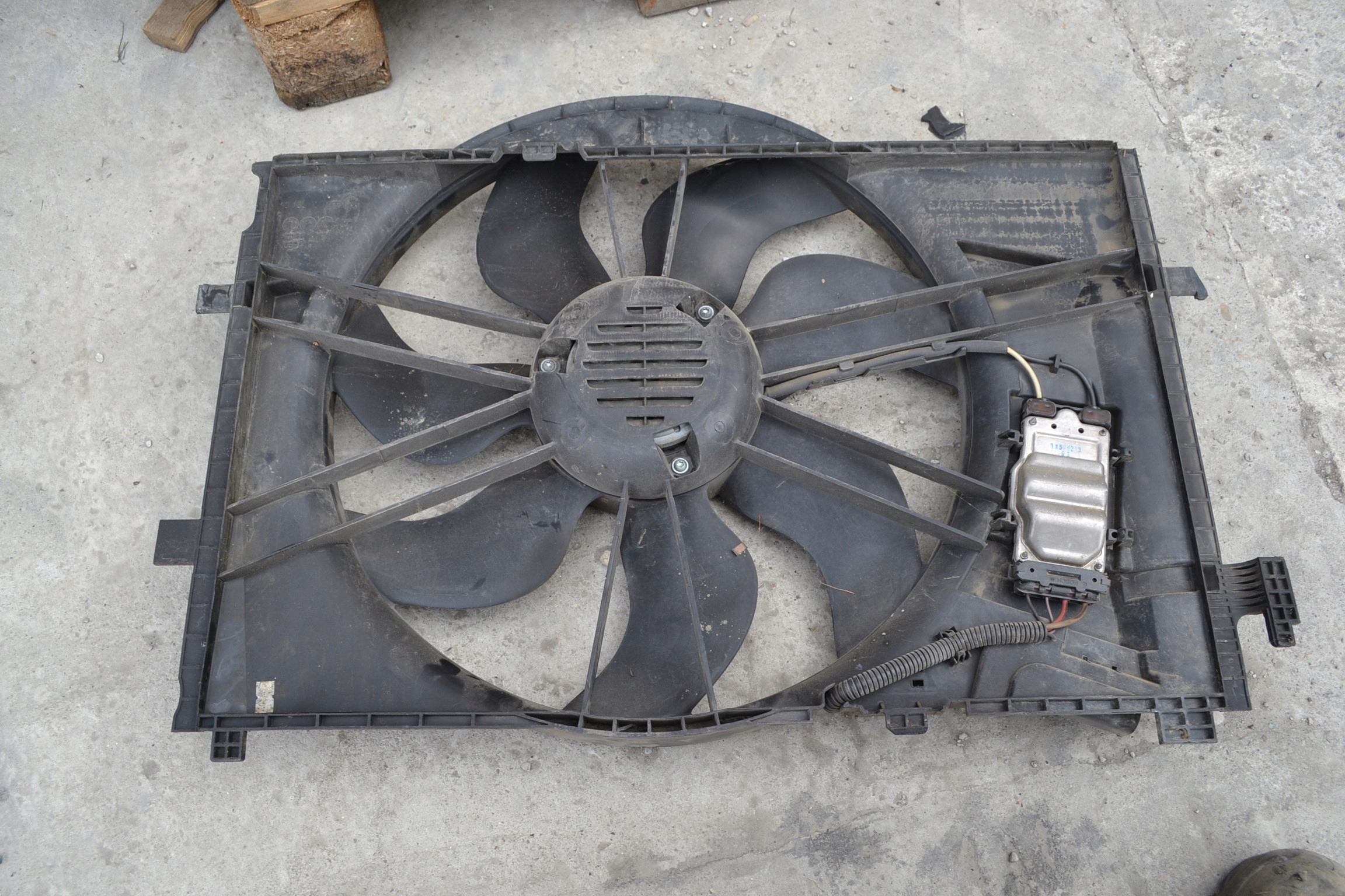 ventilátor chladiče MERCEDES W203 A2035001793