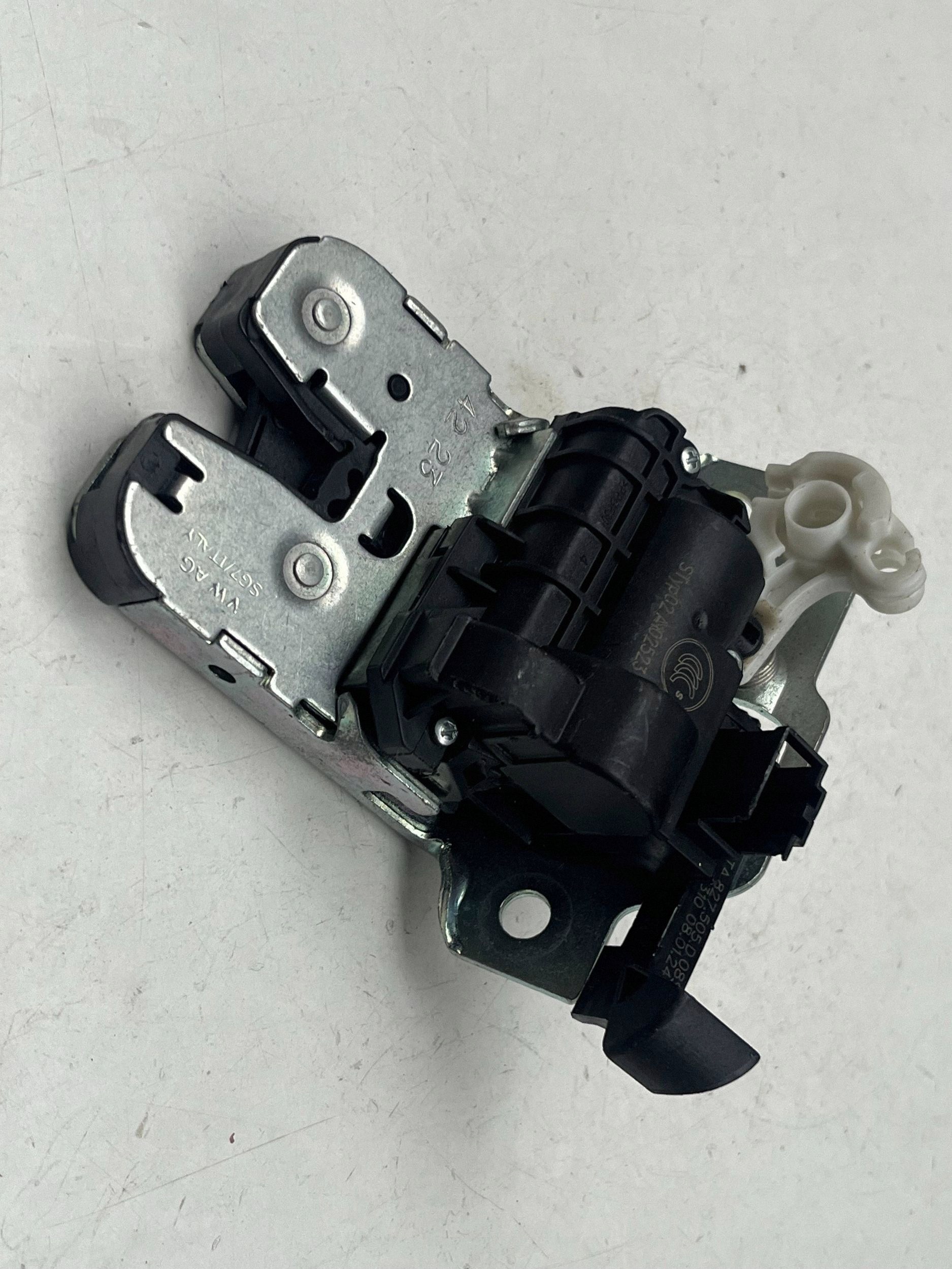 lock bonnet boot VOLKSWAGEN TOURAN III 5TA827505D @M