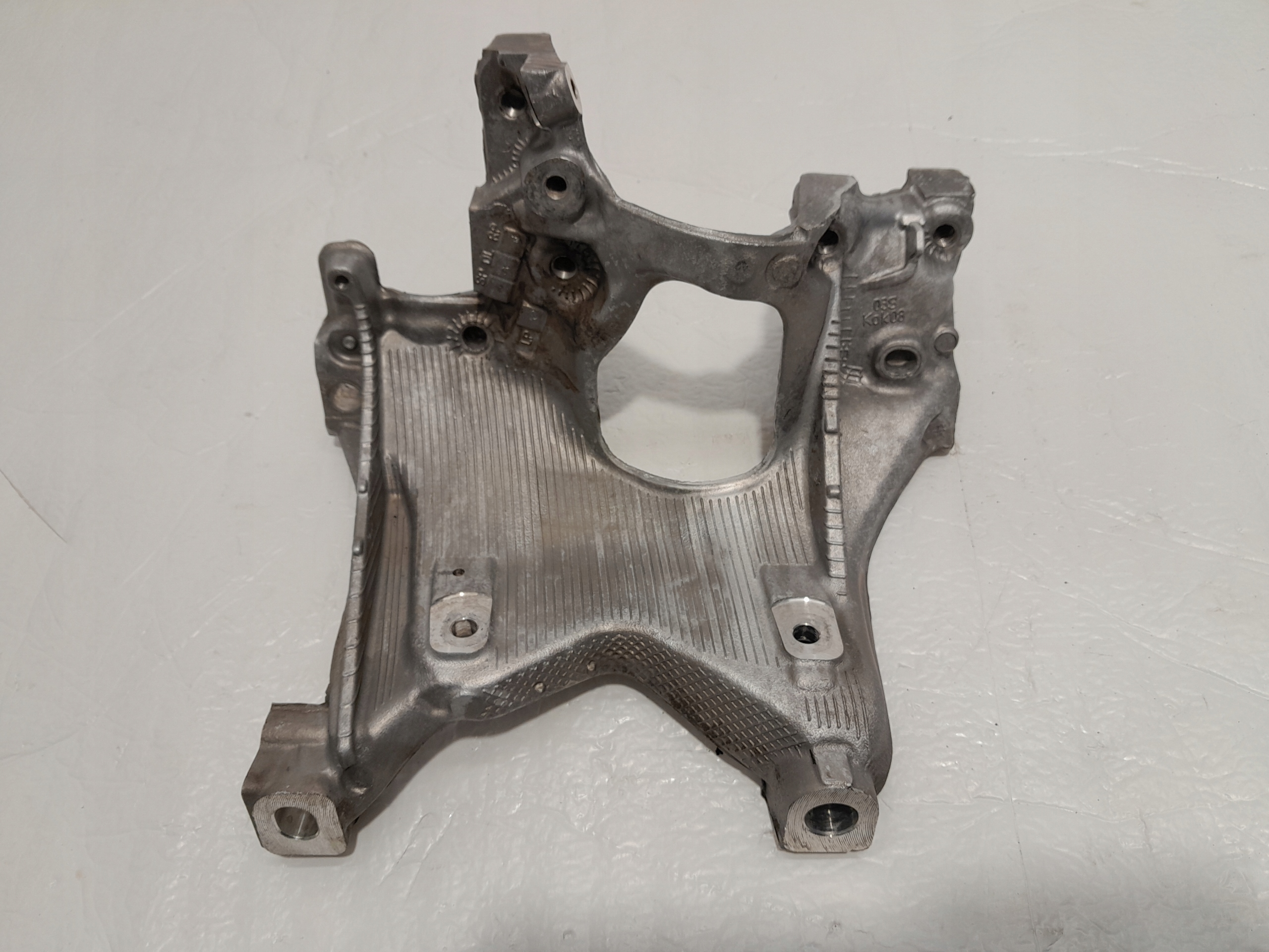 AUDI A4 B9 LIFT support holder of the engine left front 8W0399295E