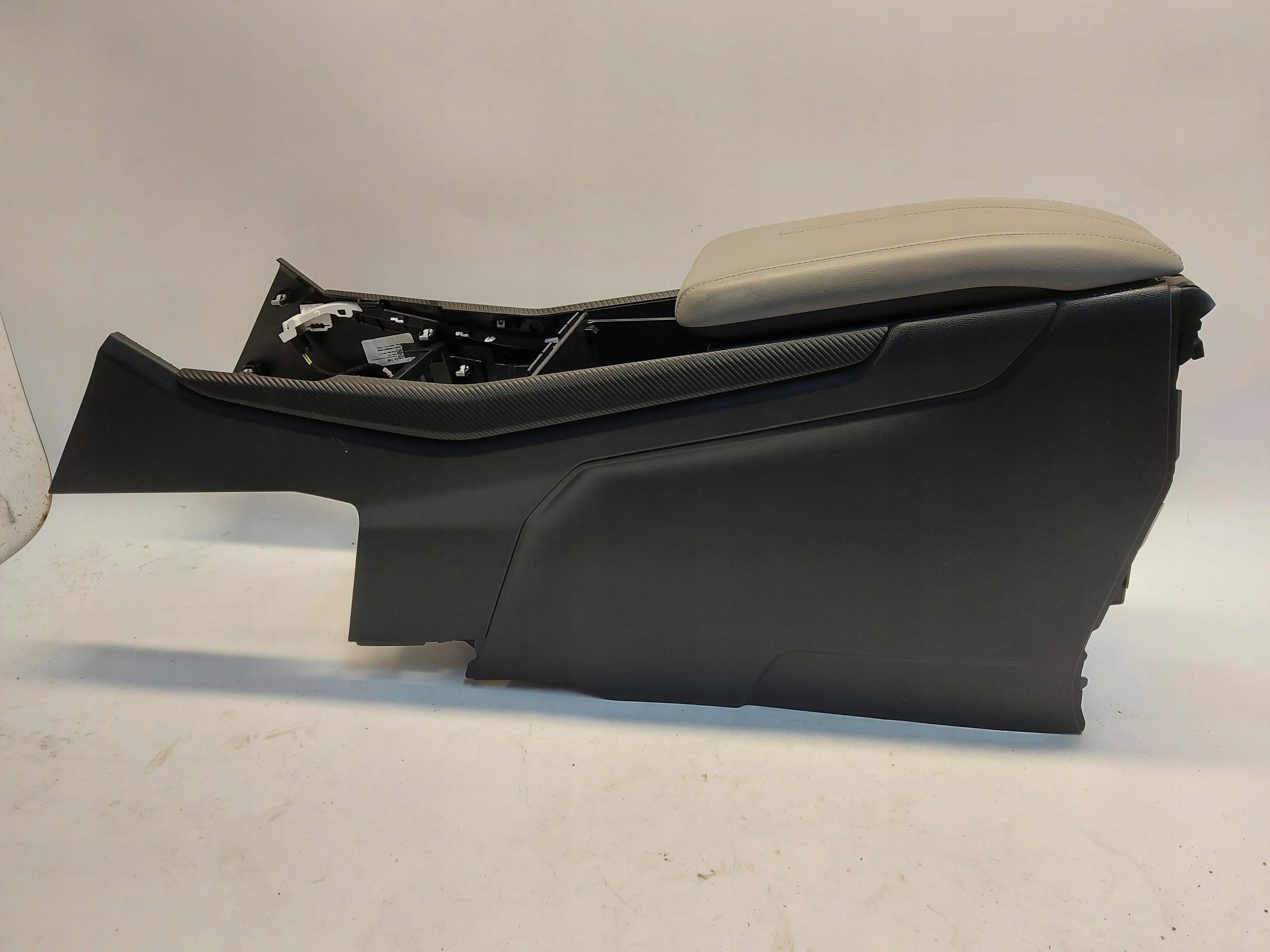 Ford Explorer VII R2KB, Armlehne TUNEL mitte