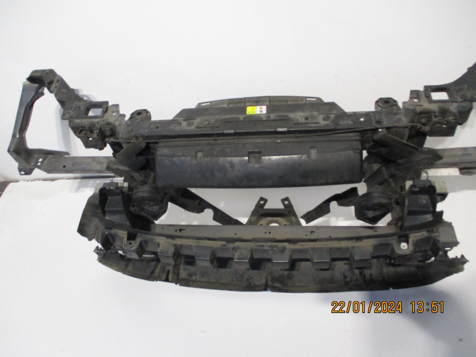 Pas przedni chłodnice RANGE ROVER VELAR 2.0D Numer katalogowy części PAS  VELAR  X