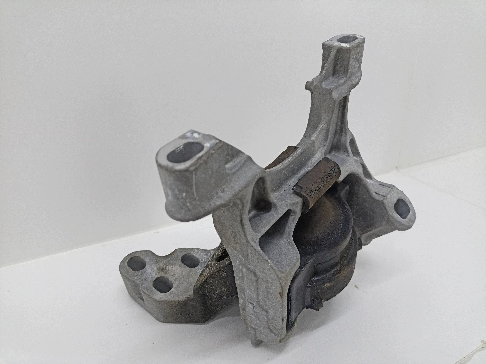 engine mount Mazda 3 3 2014