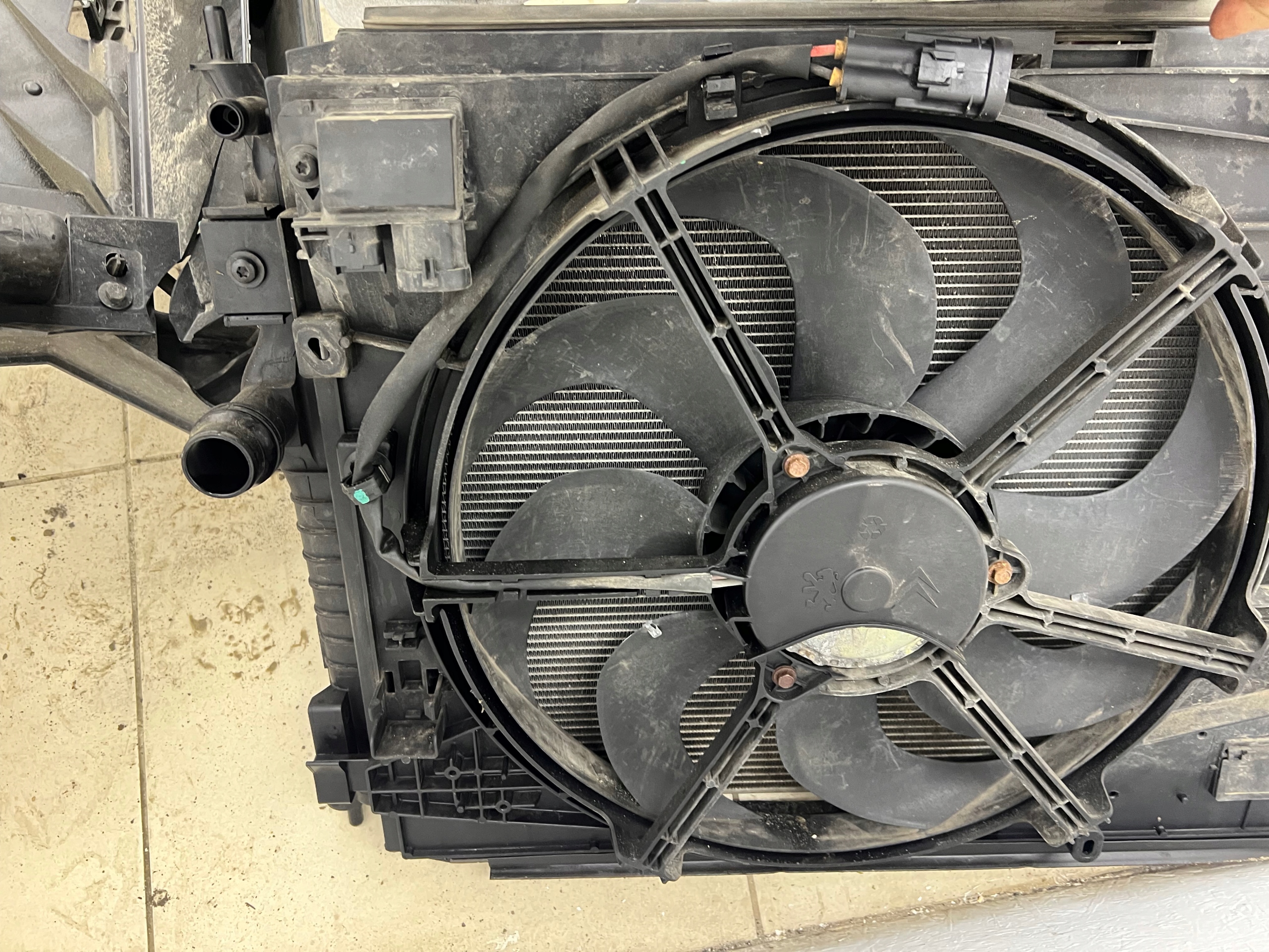 Opel Vivaro C Jumpy III 21R 1.5 BLUEHDI support panel for radiators complete radiator